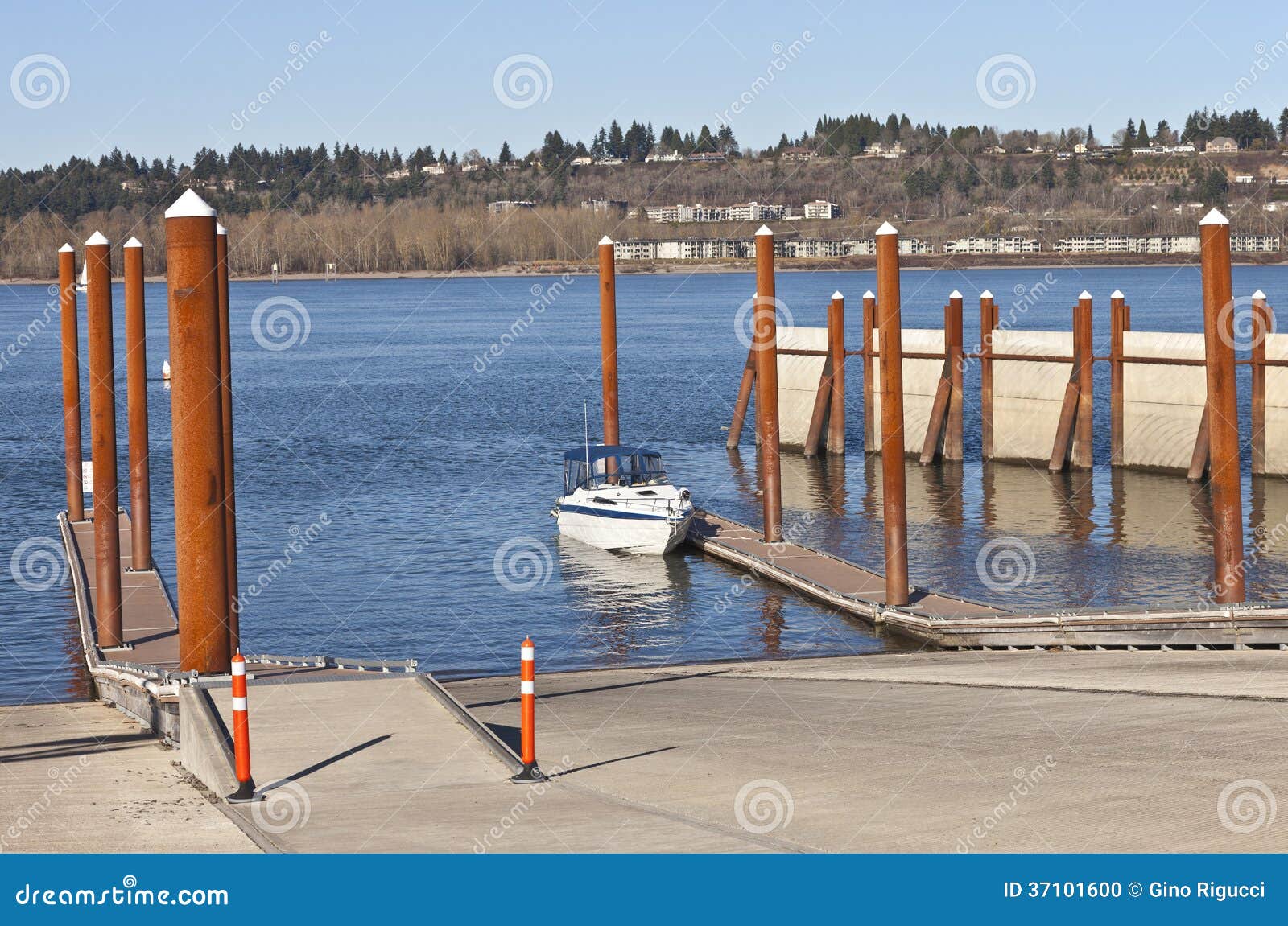 Boat Launch Pads and Steel Poles Oregon State Parks. Stock Photo - Image of  building, oregon: 37101600
