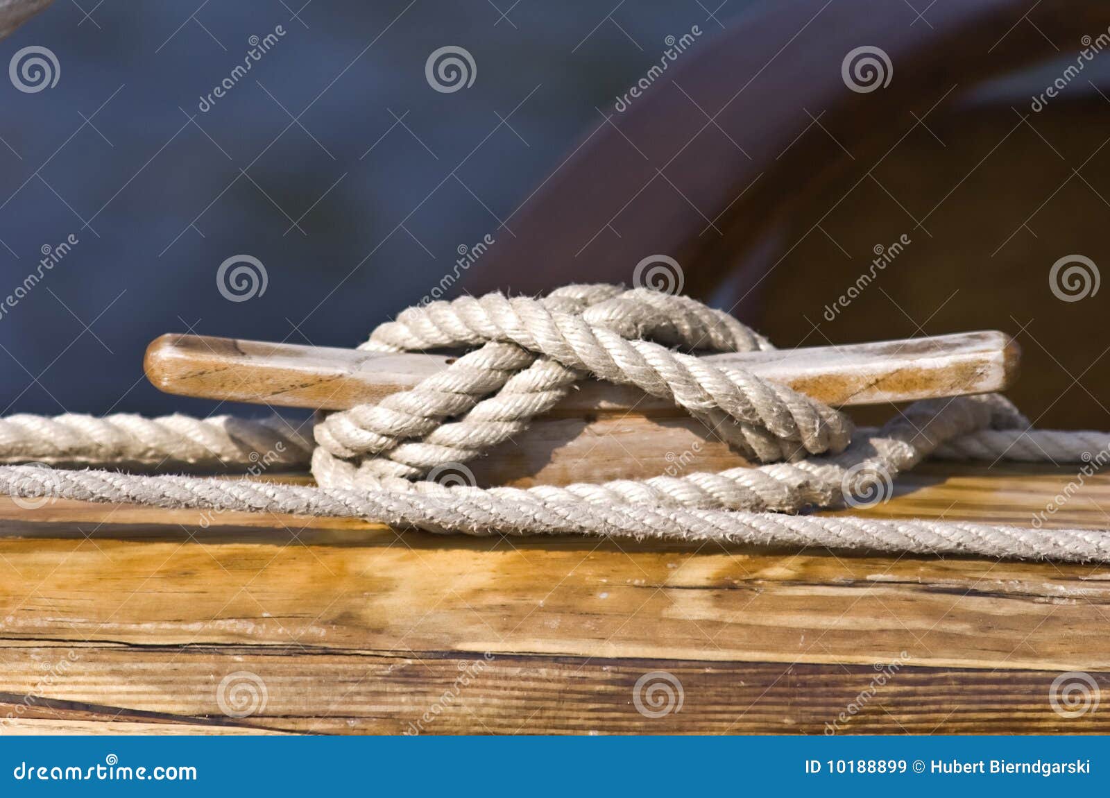 Boat Line Tie Down Royalty Free Stock Images - Image: 10188899