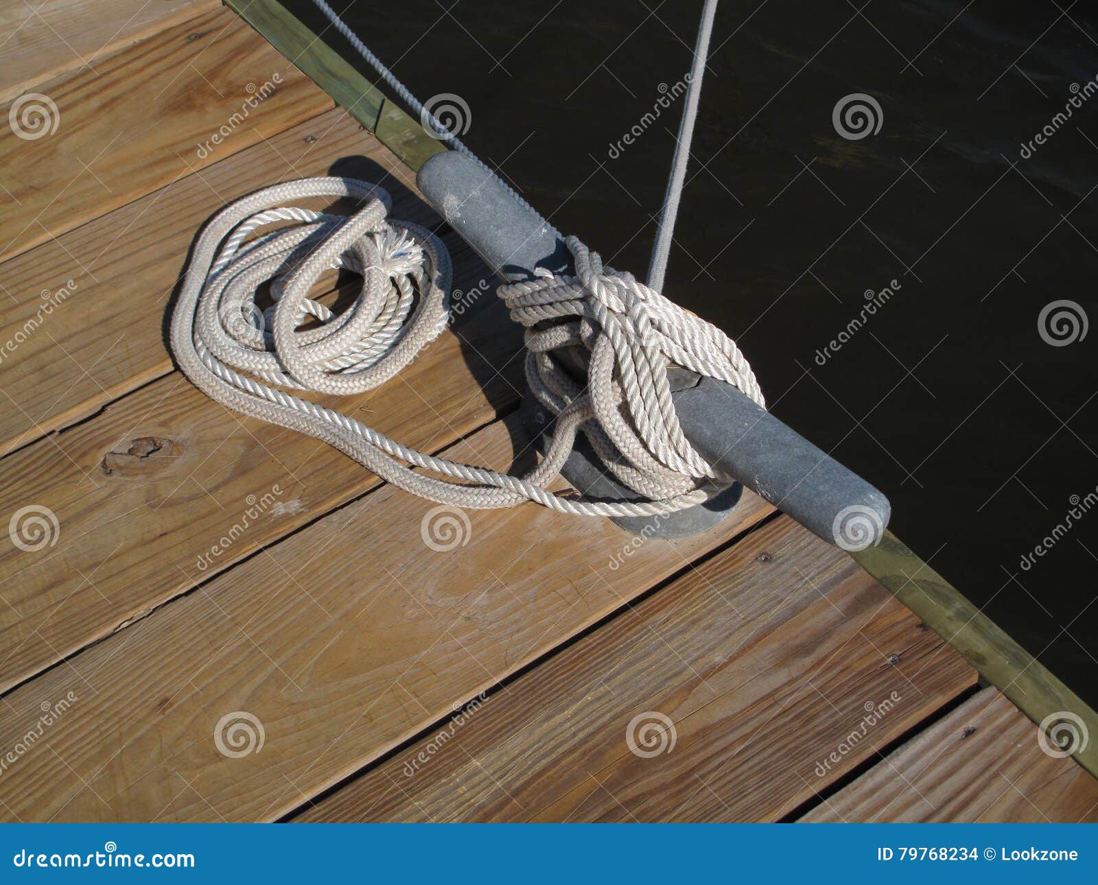 https://thumbs.dreamstime.com/z/boat-rope-tie-down-wrapped-around-dock-cleat-79768234.jpg