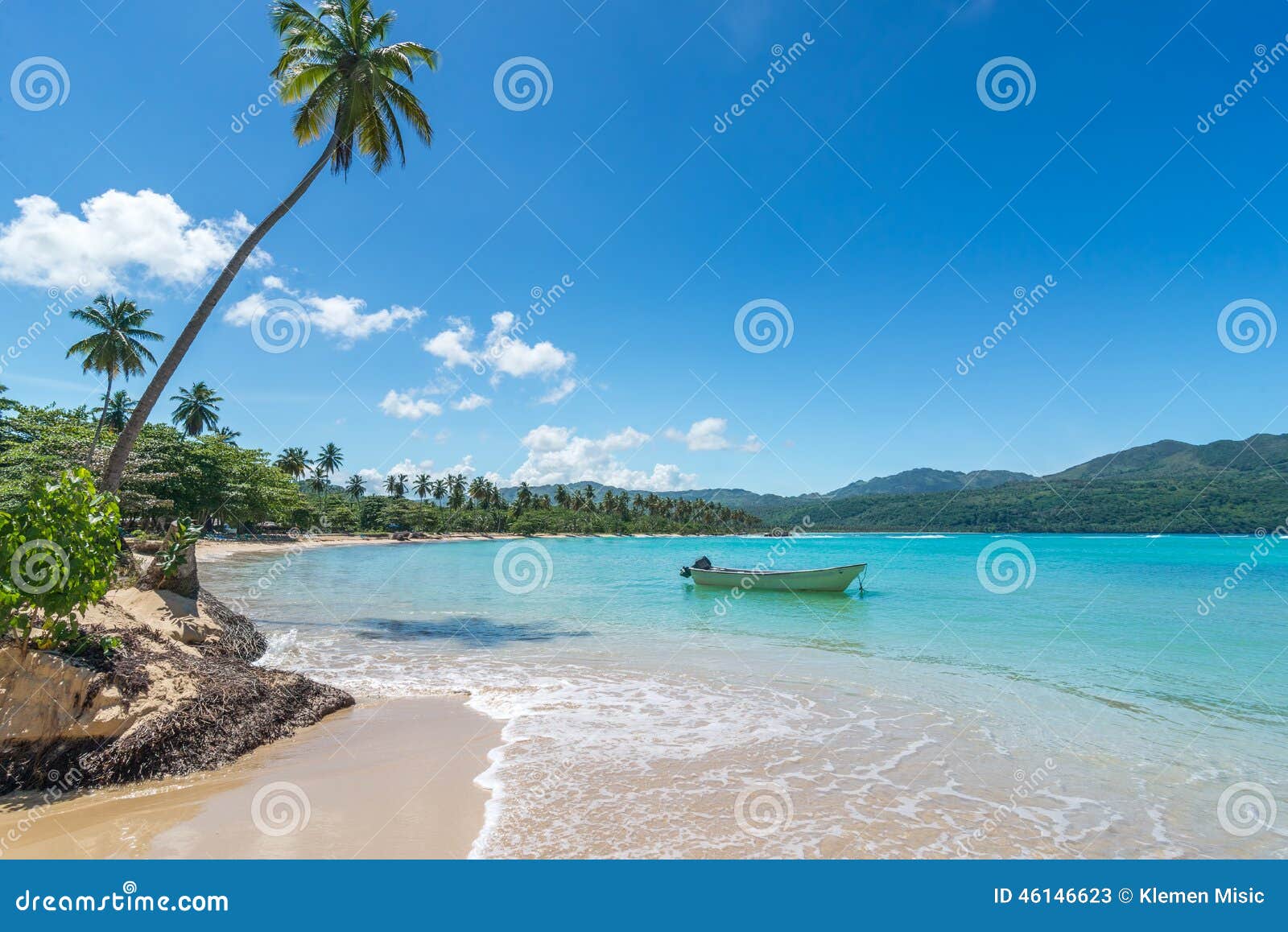 boat on turquoise caribbean sea, playa rincon, dominican republic, vacation, holidays, palm trees, beach