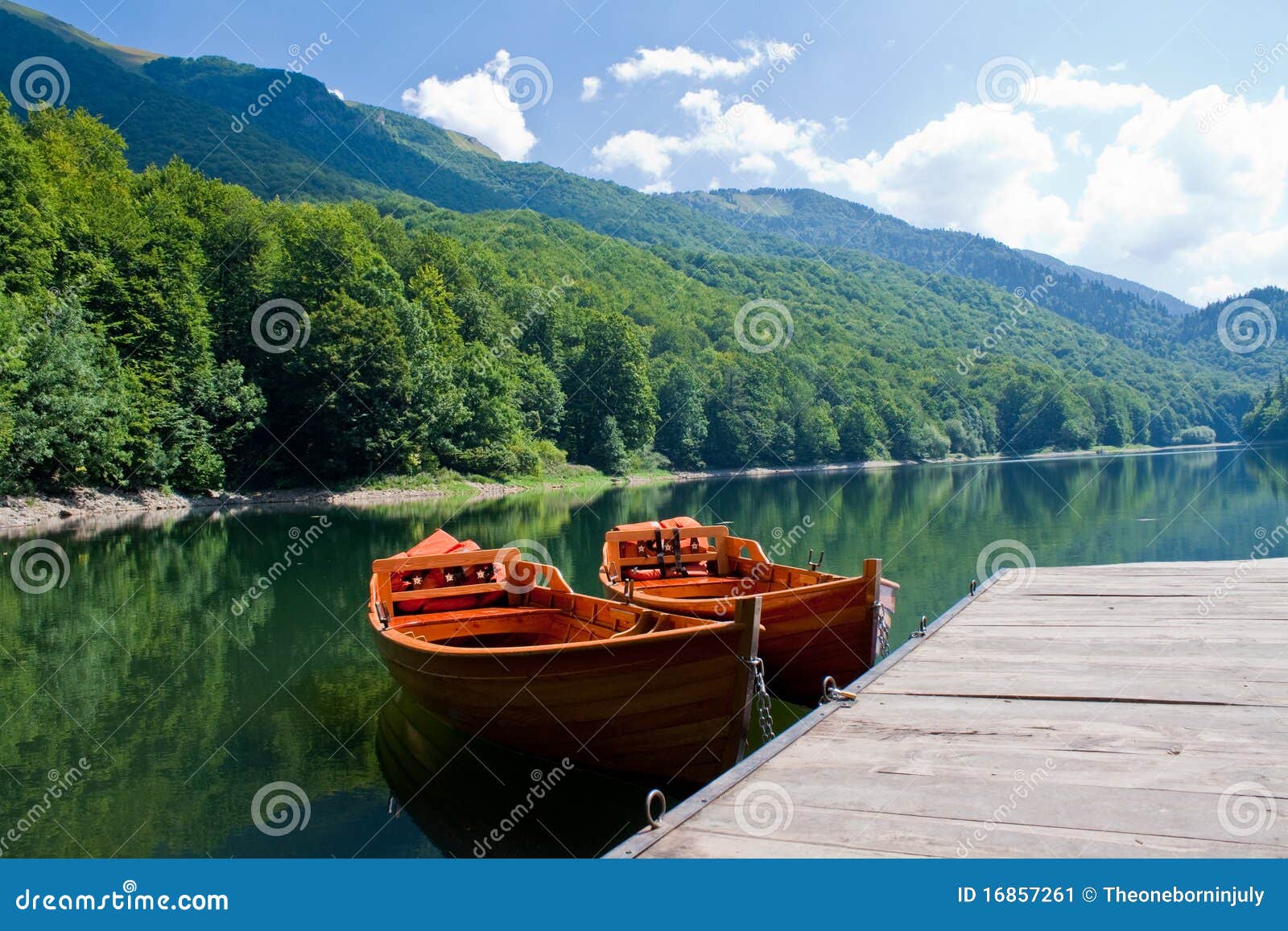boats in biogradske jezero