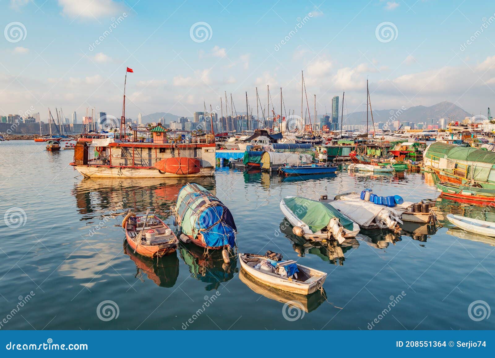 Boats in Hong Kong Harbour. Stock Photo Image of ferry, dusk 208551364