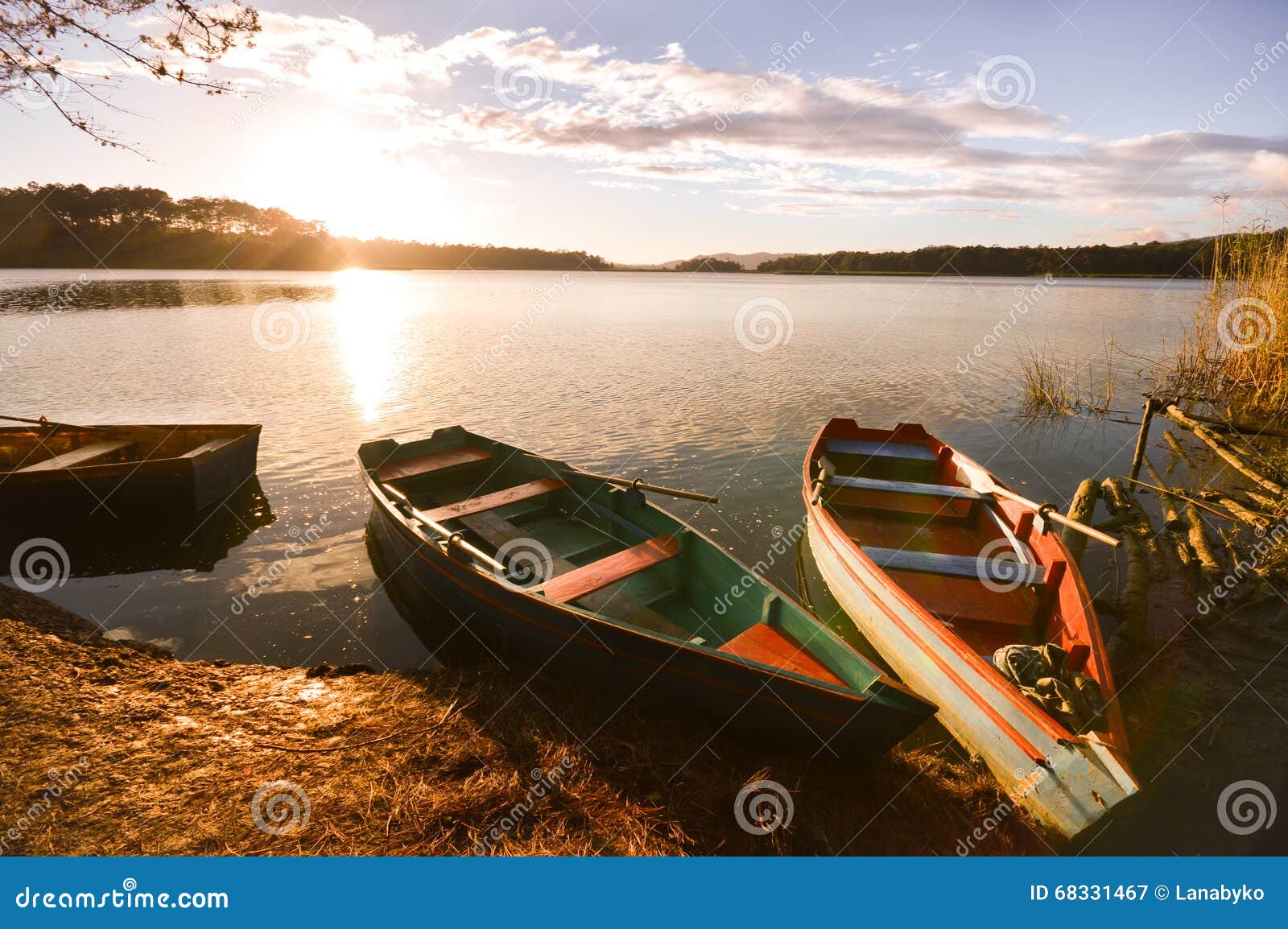boats at sunset in the lagunas de montebello national park chia