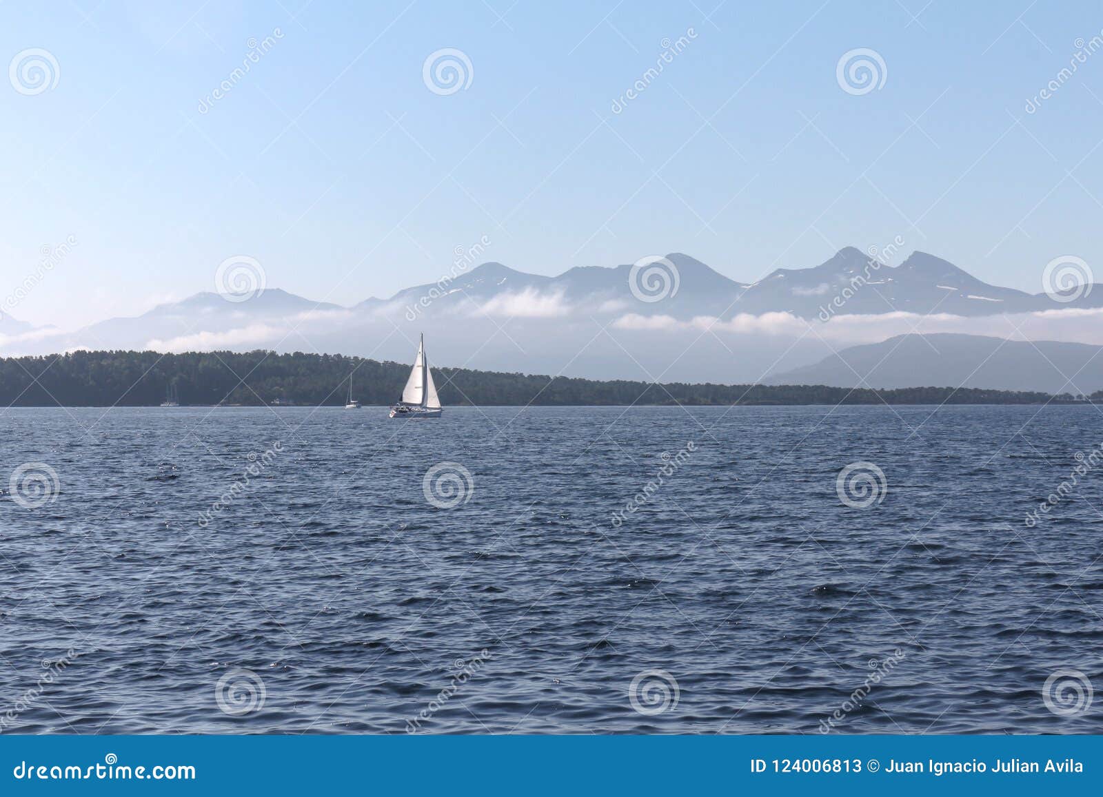 lake and boatship