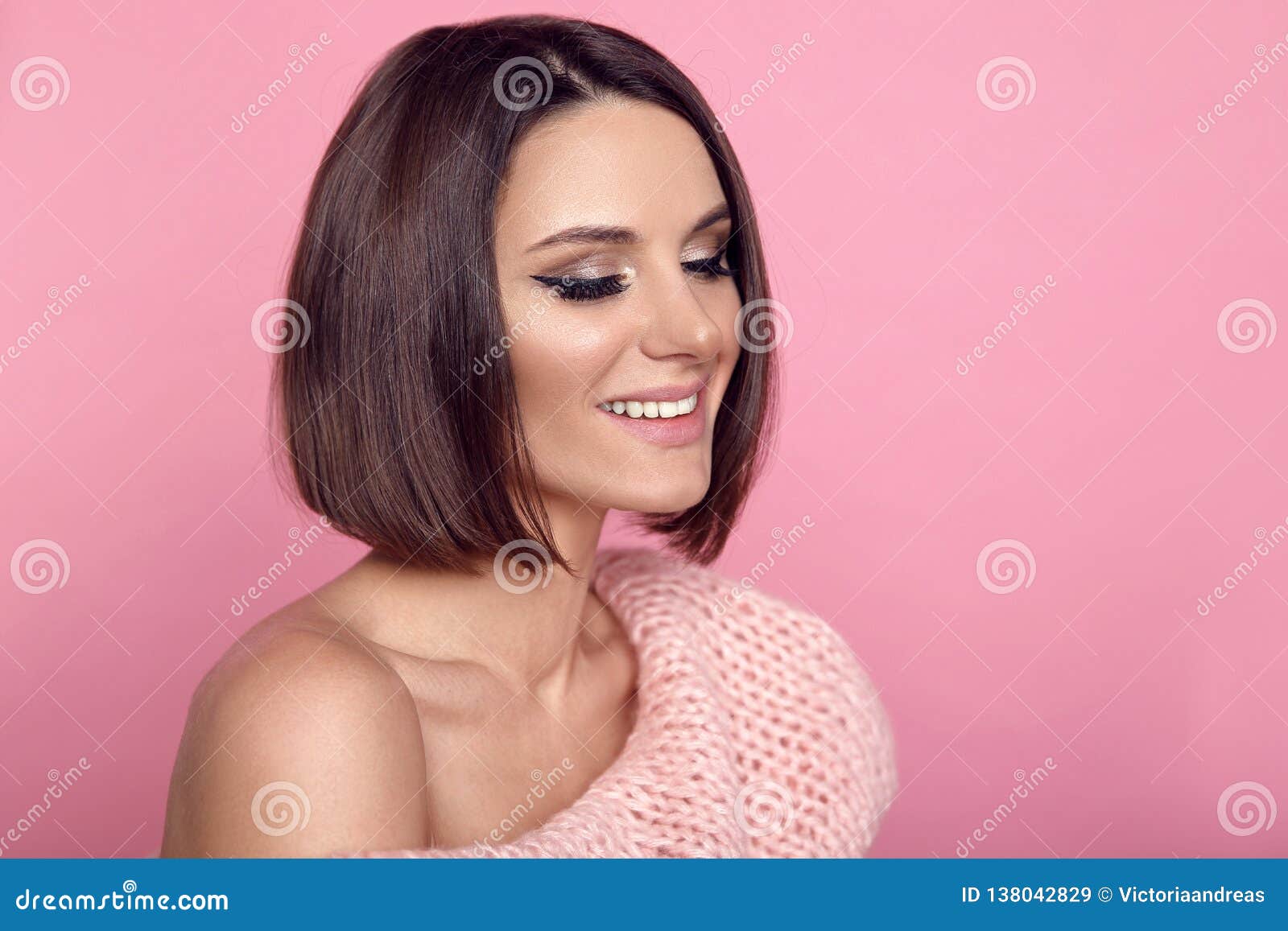 Bob Hairstyle. Girl Model in Fashionable Woolen Cardigan and Bra