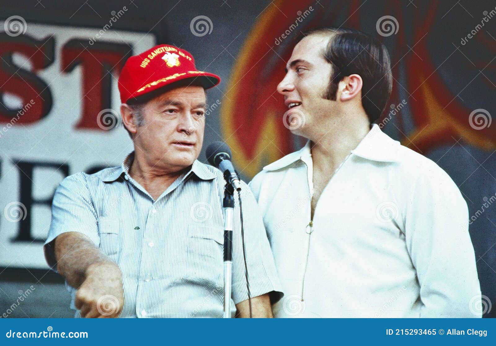 Bob Hope and Baseball Player Johnny Bench in Viet Nam Editorial Image -  Image of special, show: 215293465