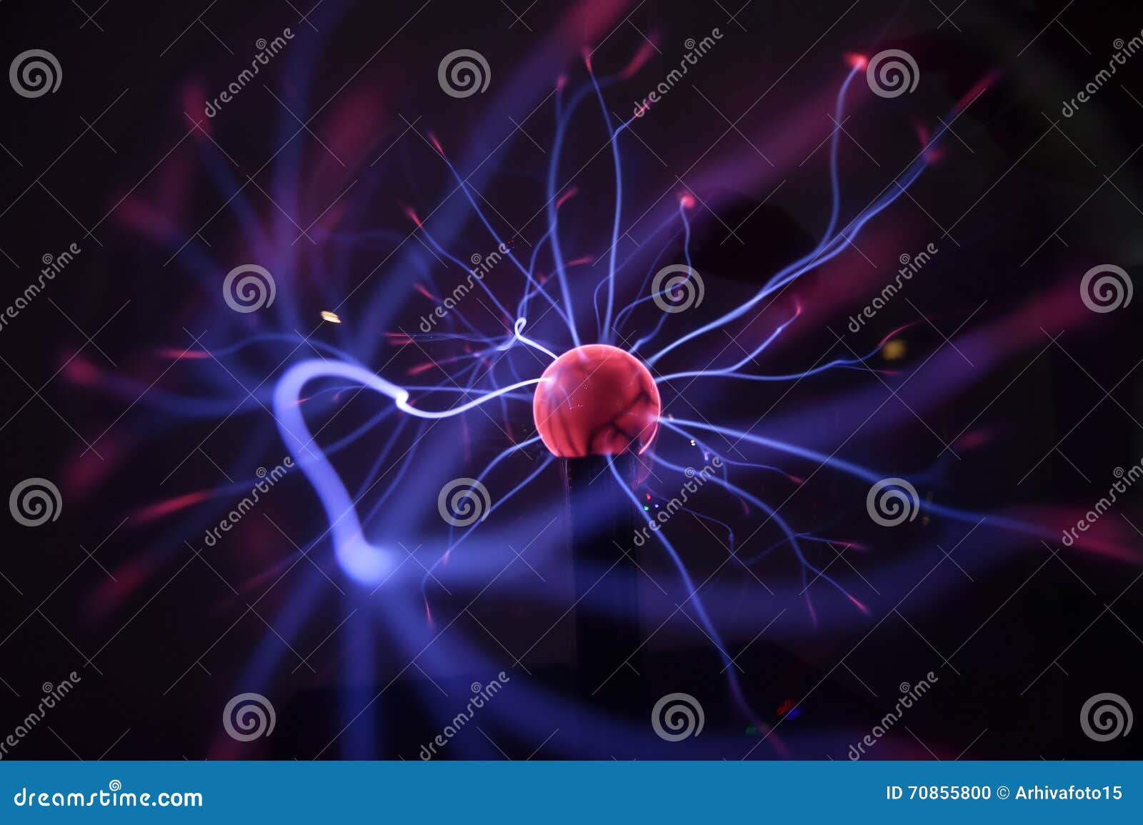 Bobina di Tesla fotografia stock. Immagine di plasma - 70855800