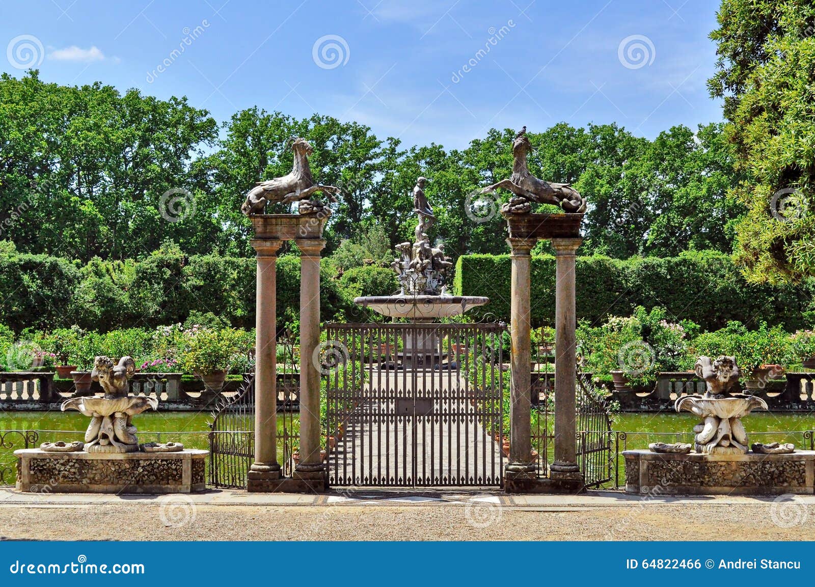 BoboliGartenBrunnen stockfoto. Bild von garten