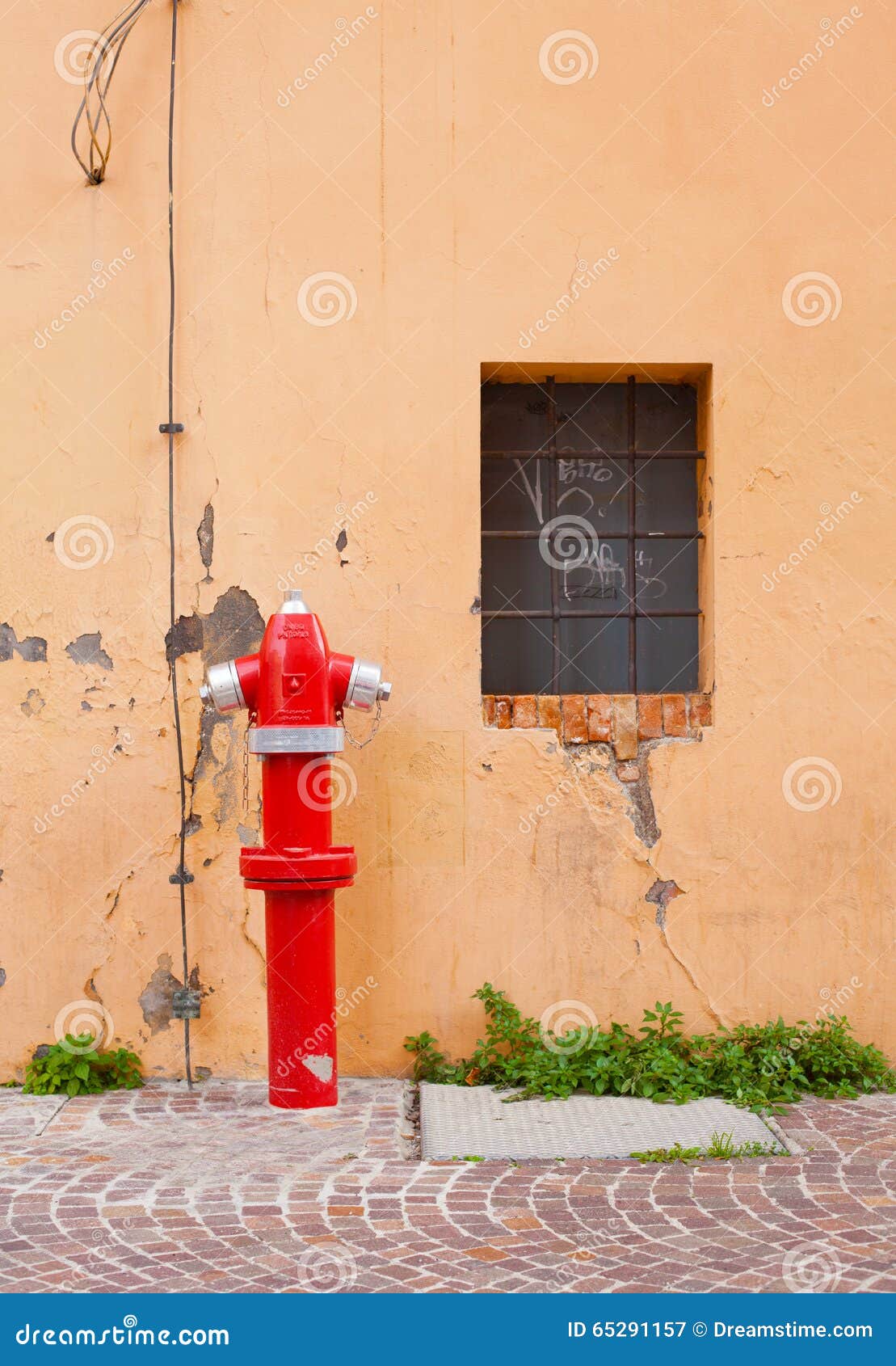 Old Fashioned Fire Hydrant Fotos de stock - Fotos libres de regalías de  Dreamstime, image size:1109x1690