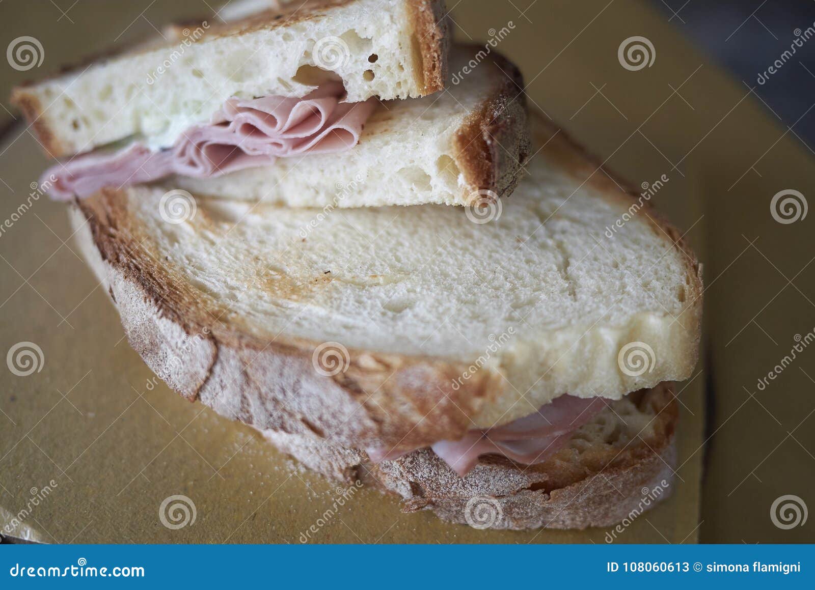 Bocadillo con mortadela imagen de archivo. Imagen de comida 108060613