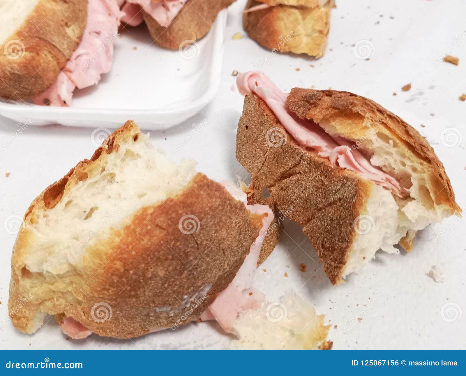 Bocadillo De La Mortadela, Italia Foto de archivo Imagen de capas