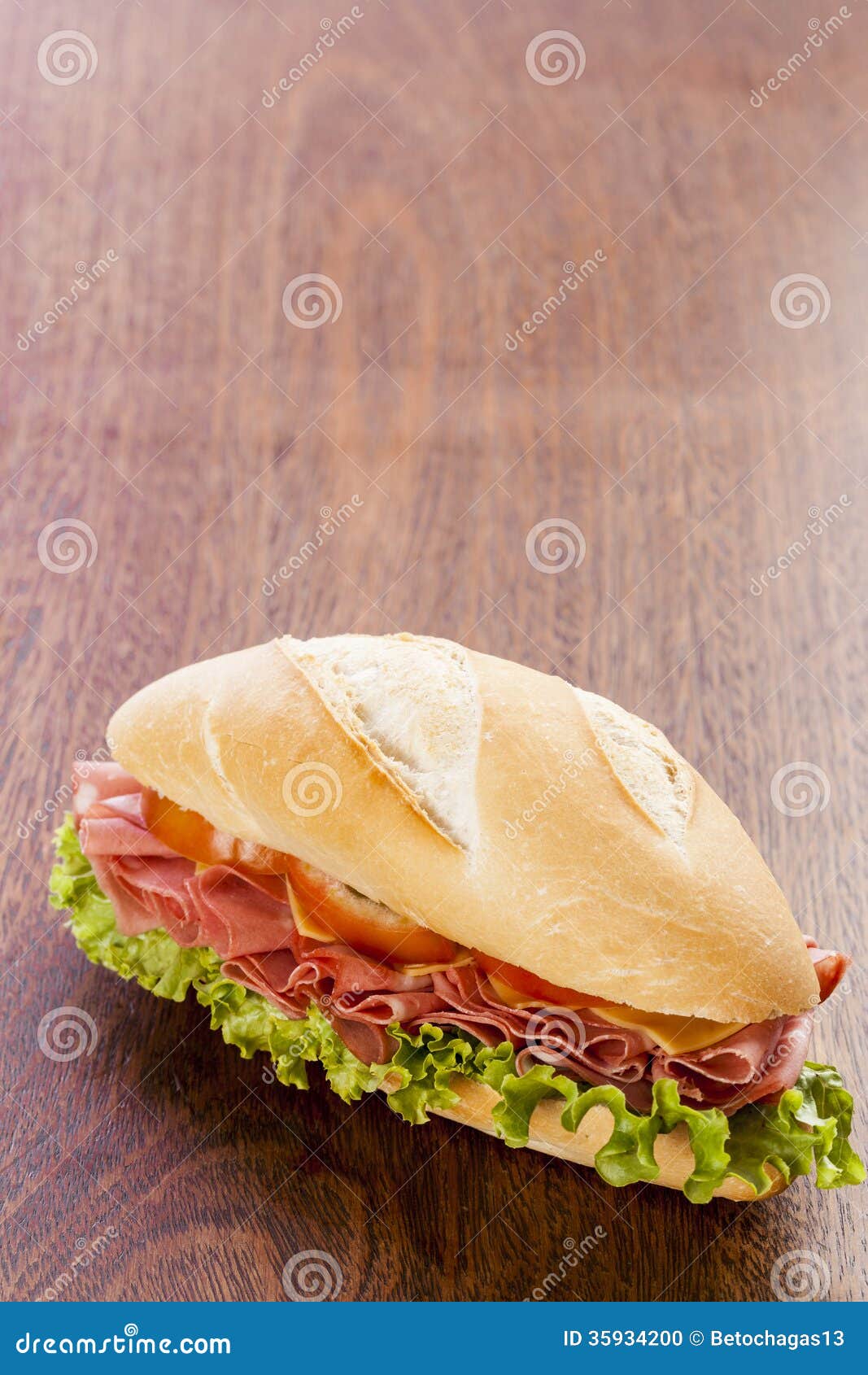 Bocadillo de Mortadela foto de archivo. Imagen de queso 35934200