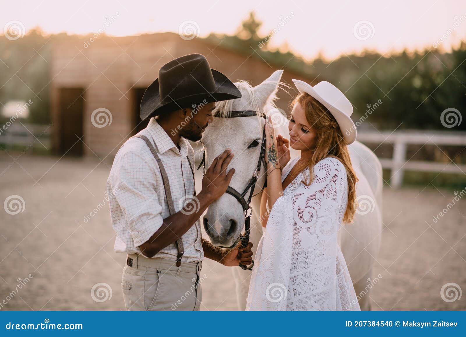 Boda estilo cowboy. foto de archivo. Imagen de verano - 207384540 Boda estilo cowboy. foto de archivo. Imagen de verano - 207384540