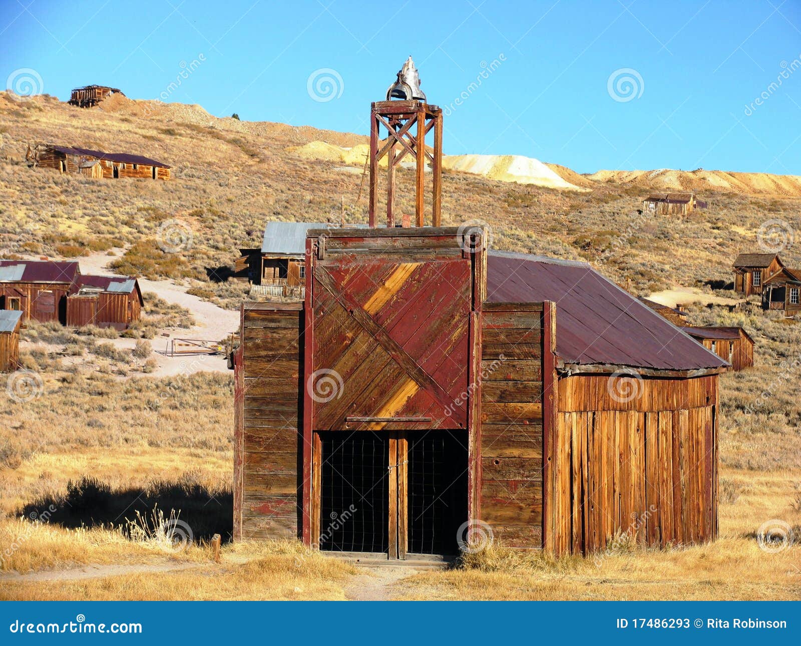 Bodie-Feuerwache. Hölzerne Feuerwache der alte Bodie-Bergbaustadt mit Glocke