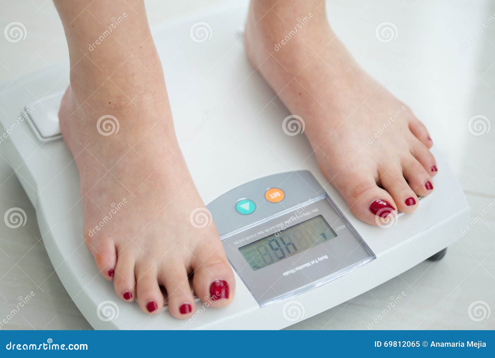 https://thumbs.dreamstime.com/z/body-fat-percentage-measure-69812065.jpg