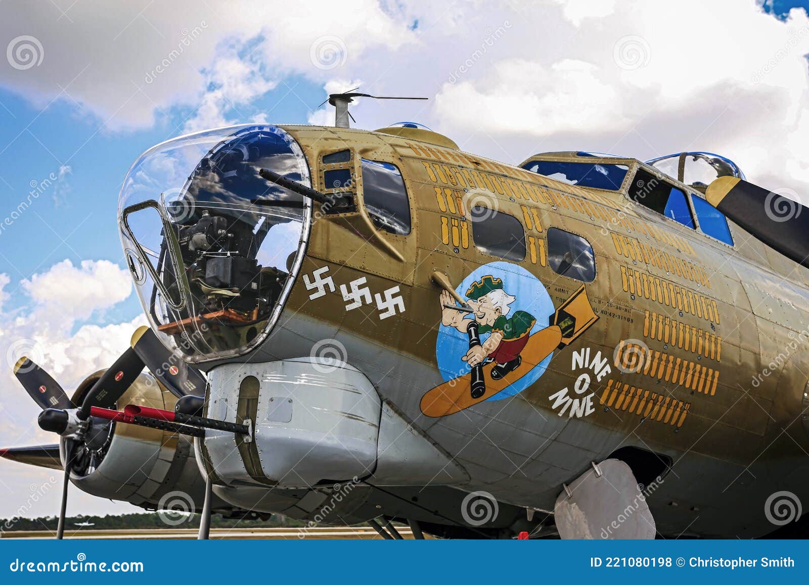 Boeing B17G "Nine O Nine" WW2 Bomber Plane Nose Art Editorial Stock Photo -  Image of combat, legend: 221080198