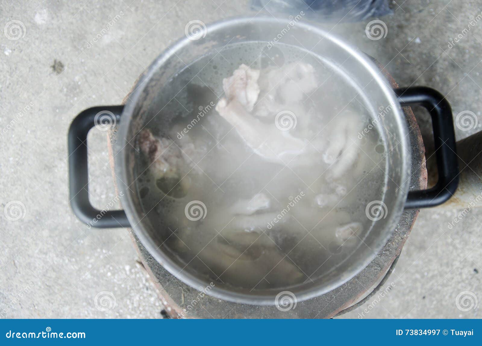 Boil Chicken Bone, Foot and Pork Bone for Cooking Soup Stock Stock