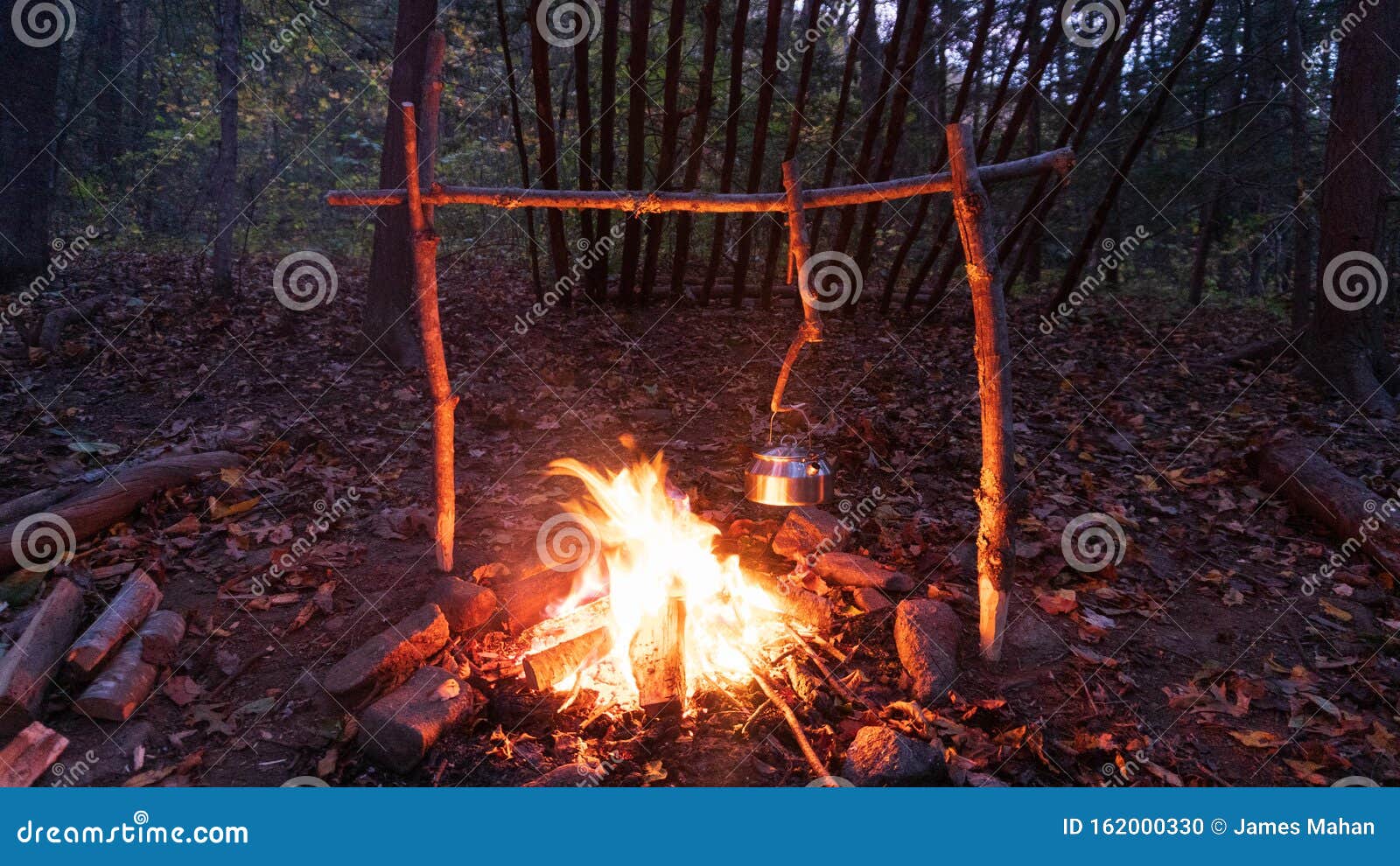 Boiling Tea with a Pot Over a Bushcraft Campfire. Primitive Survival Lean  To Shelter in the Blue Ridge Mountains of Asheville, nor Stock Photo -  Image of bush, brew: 162000330