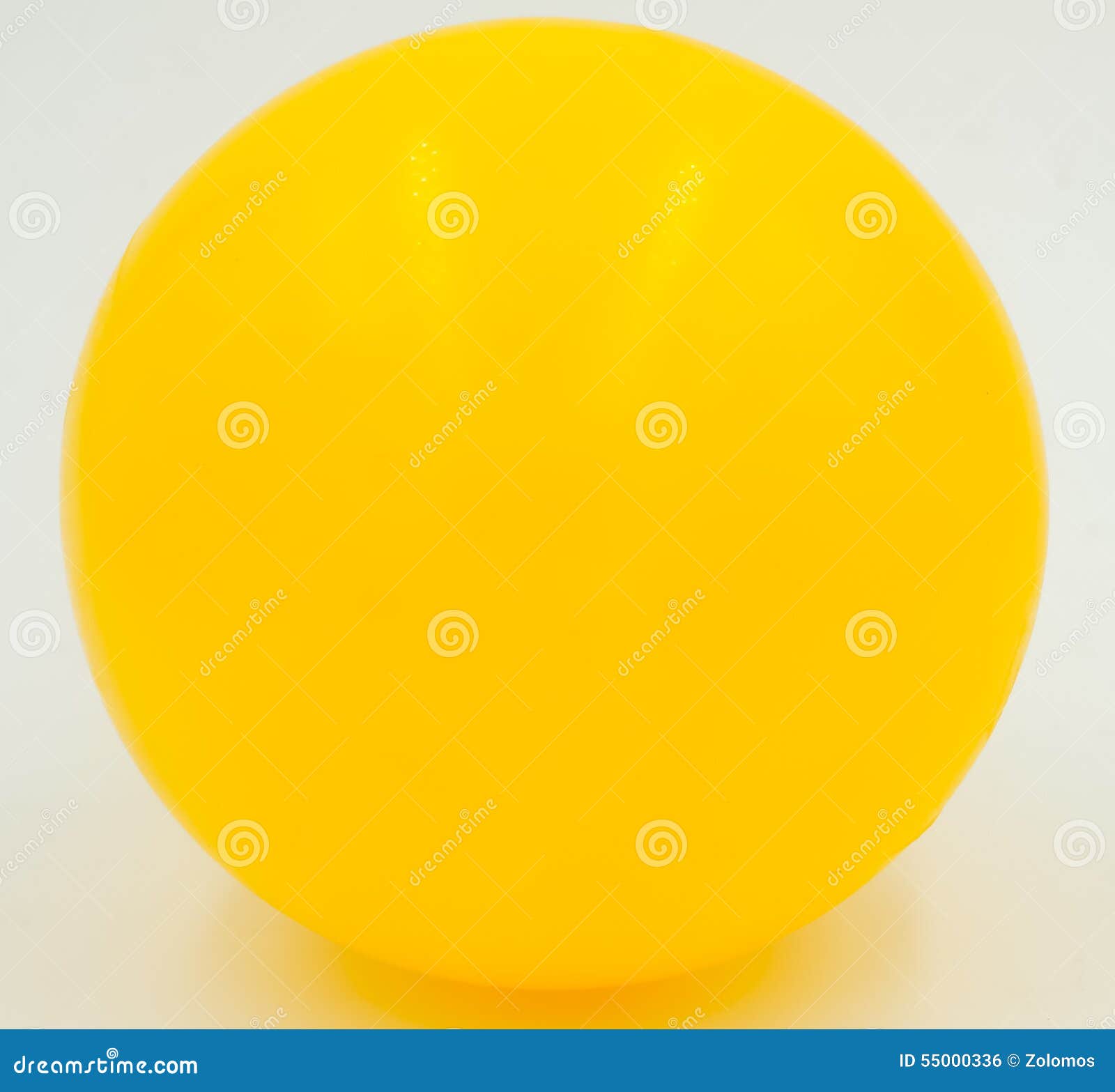 Bola amarela foto de stock. Imagem de branco, praia, forma - 55000336