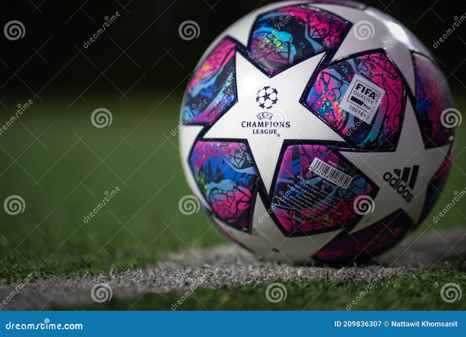 Bola Oficial De Adidas Para Ucl Istanbul 2020. Fotografía editorial Imagen de liga, 209836307