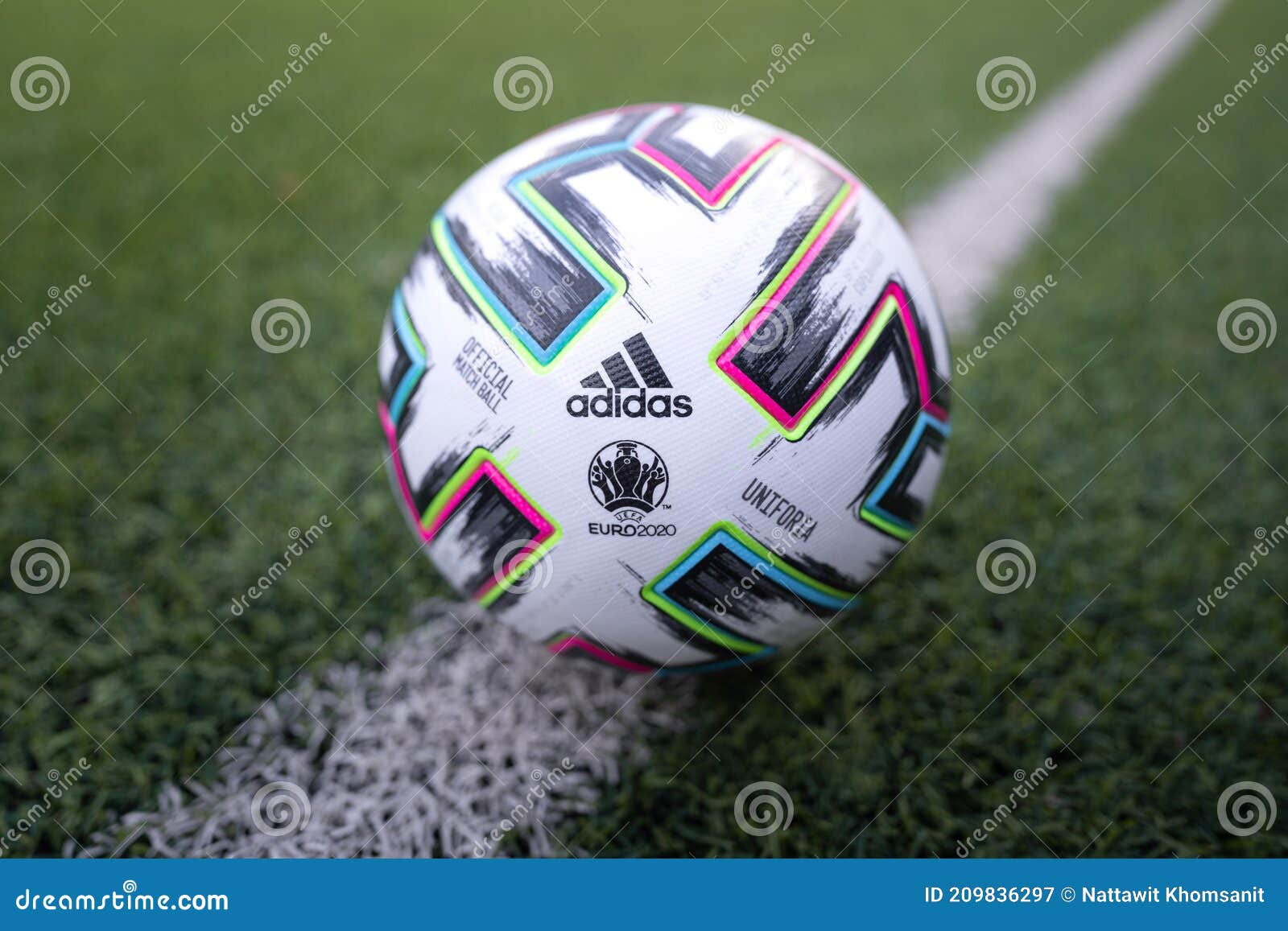 recursos humanos Imposible entonces Bola Oficial De Adidas Para Uefa Euro 2020. Fotografía editorial - Imagen  de lanzamiento, bola: 209836297