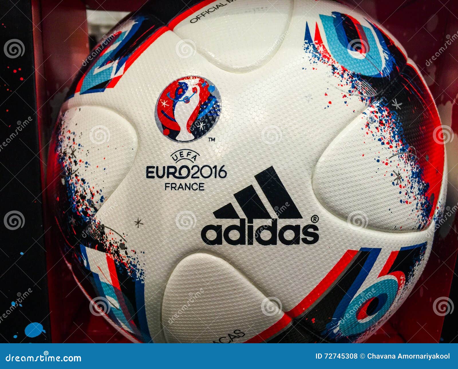 eliminar Independiente Rechazar Bola Oficial Del Partido Del GALÁN JEU De Adidas Para El Footb 2016 Del EURO  De La UEFA Foto de archivo editorial - Imagen de bola, meta: 72745308
