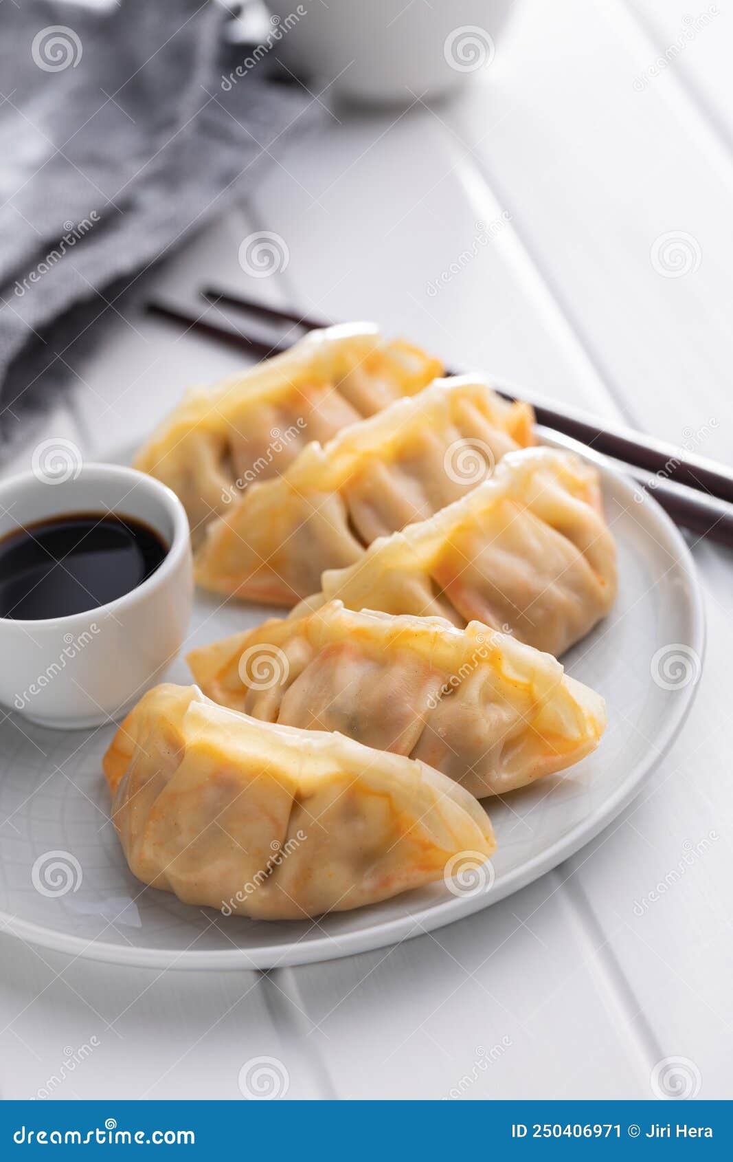 Bolas Chinas Y Salsa De Soja En El Plato Imagen de archivo Imagen de