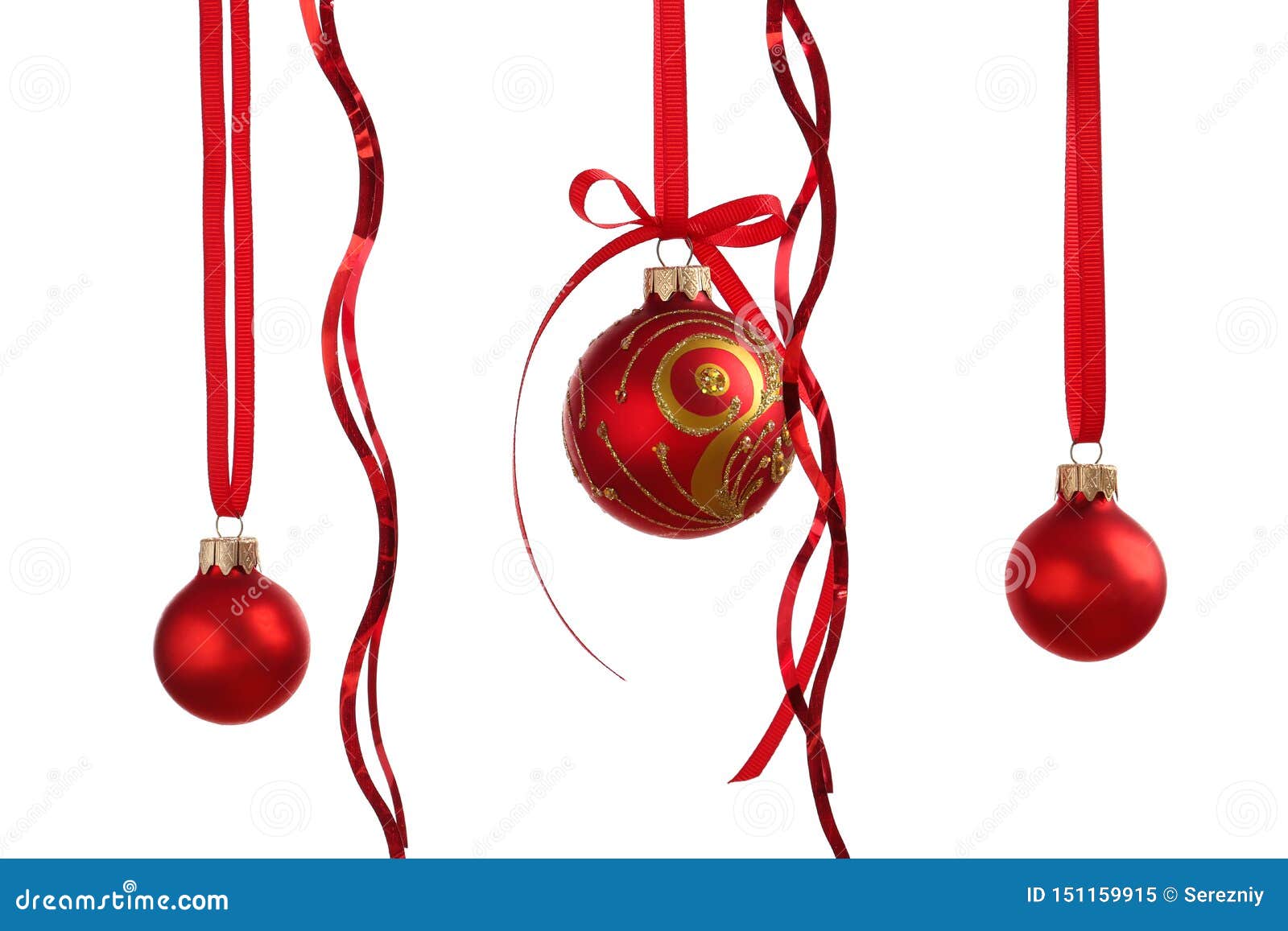 Bolas Colgantes De La Navidad Con Las Cintas En El Blanco Imagen de - Imagen blanco, rojo: