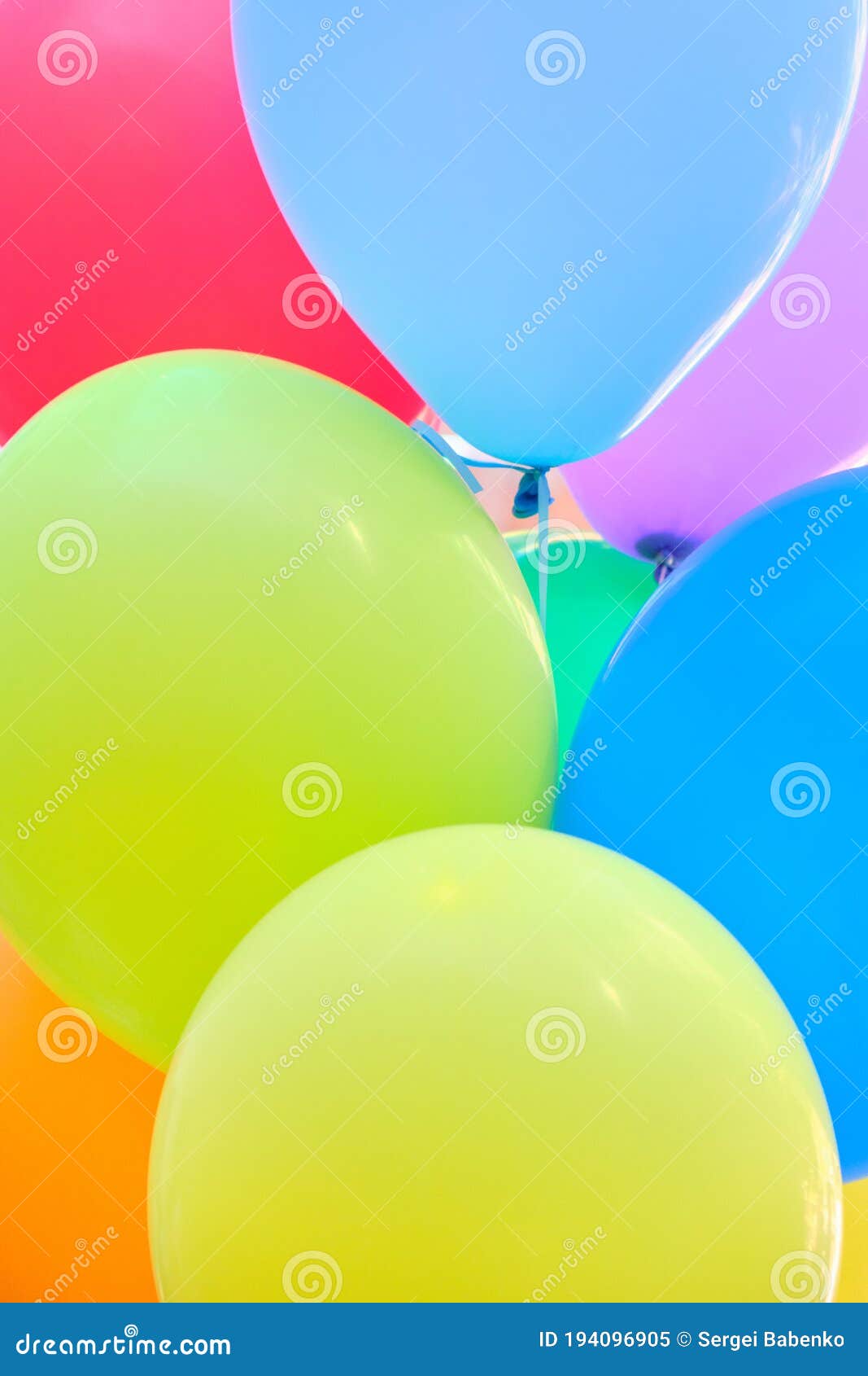 Bolas Coloridas Como Fundo E Textura Na Rua Imagem De Stock Imagem De bolas-coloridas-como-fundo-e-textura-na-rua-imagem-de-stock-imagem-de