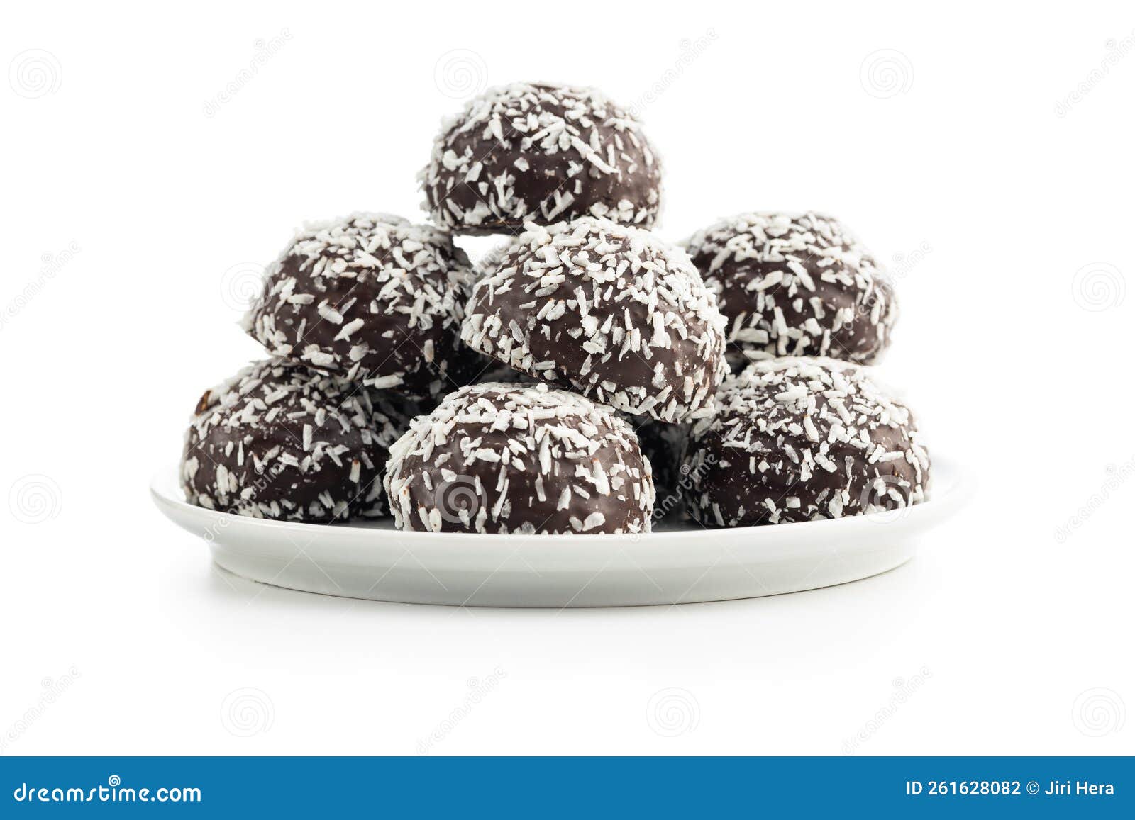 Bolas De Chocolate De Coco Aisladas En Fondo Blanco Foto de archivo