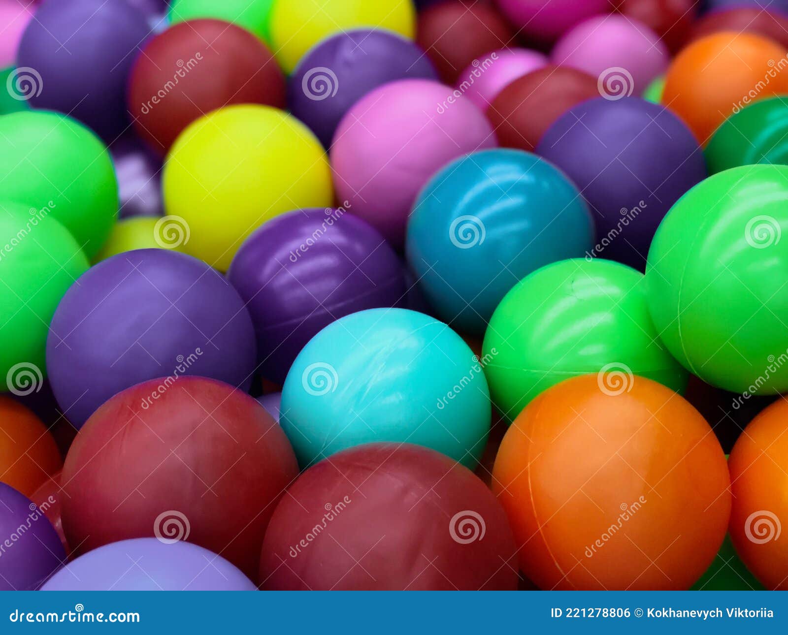 Bolas coloridas brilhantes para a piscina para jogos infantis