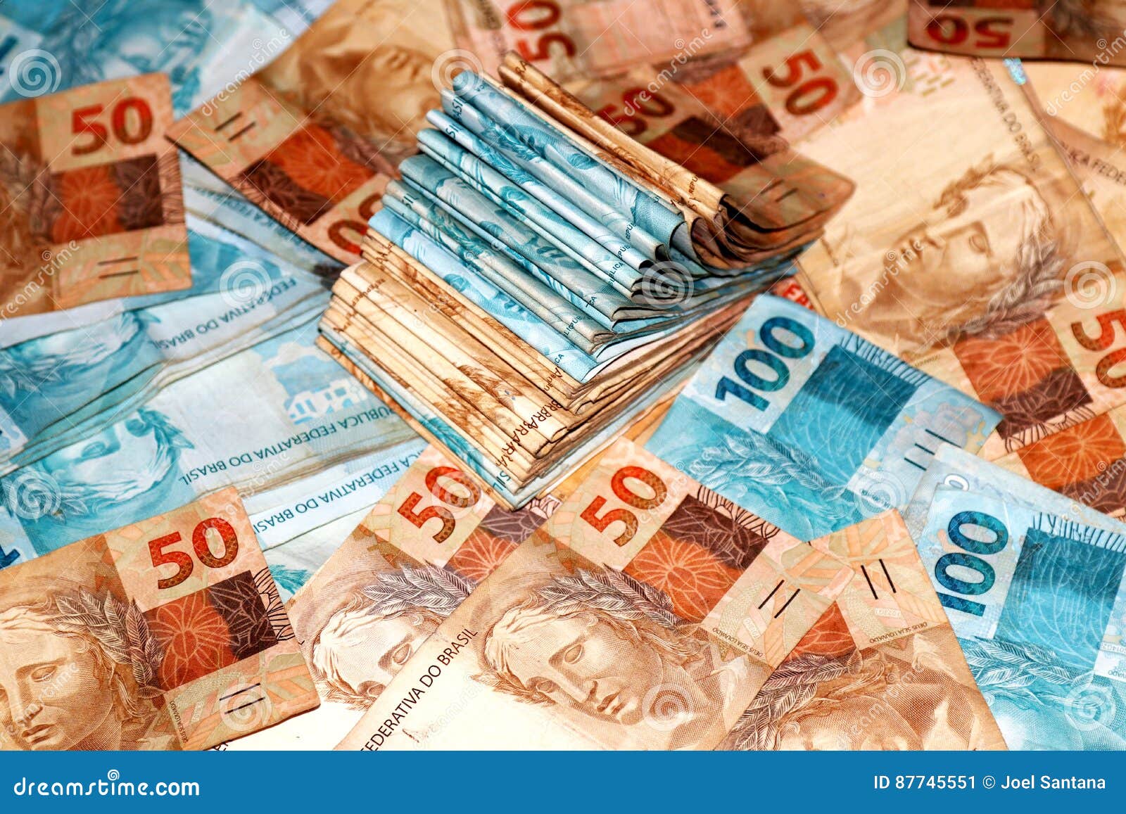 Dinheiro do Brasil, notas de Real, moeda brasileira. Na foto, cédulas de 50  reais Stock Photo - Alamy