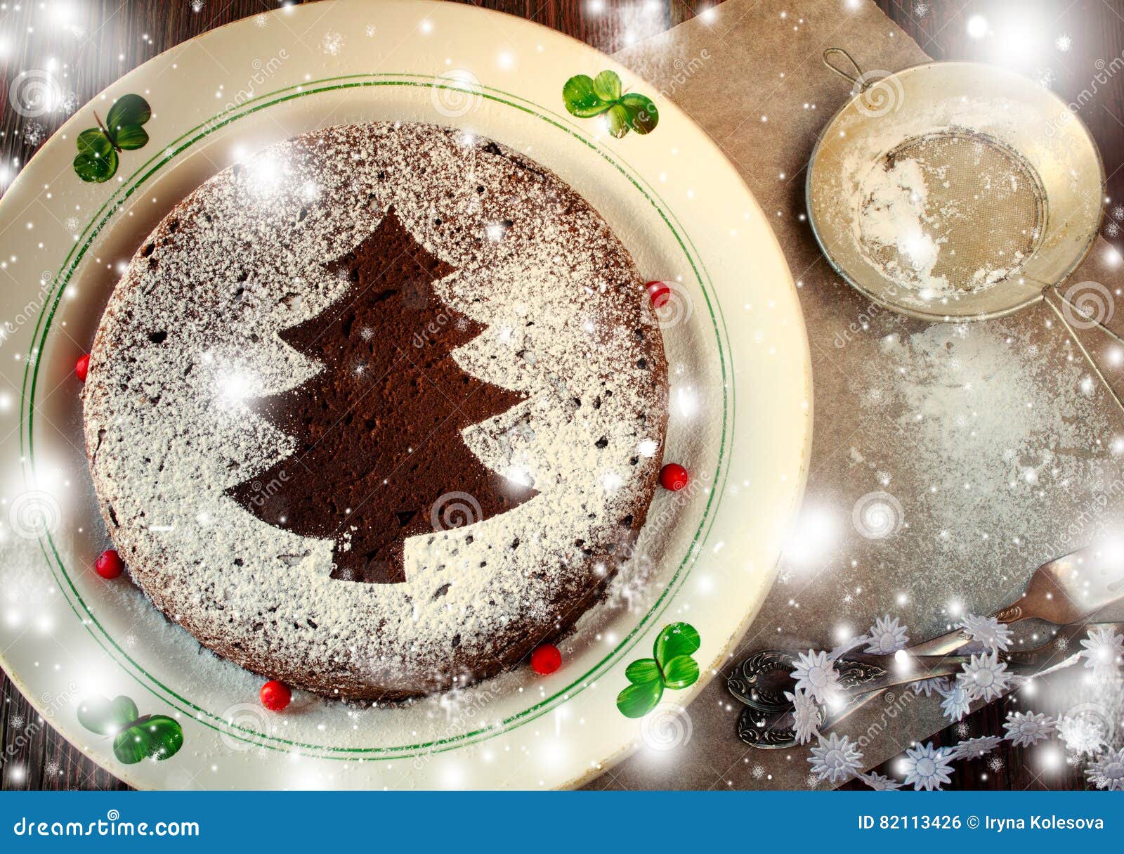 Bolo Caseiro Tradicional Do Natal Do Chocolate Polvilhado Com O Pó Do Açúcar, Decoração Da árvore Do Ano Novo Foto de Stock - Imagem de creme, decorado: 82113426 Bolo Caseiro Tradicional Do Natal Do Chocolate Polvilhado Com O Pó Do Açúcar, Decoração Da árvore Do Ano Novo Foto de Stock - Imagem de creme, decorado: 82113426