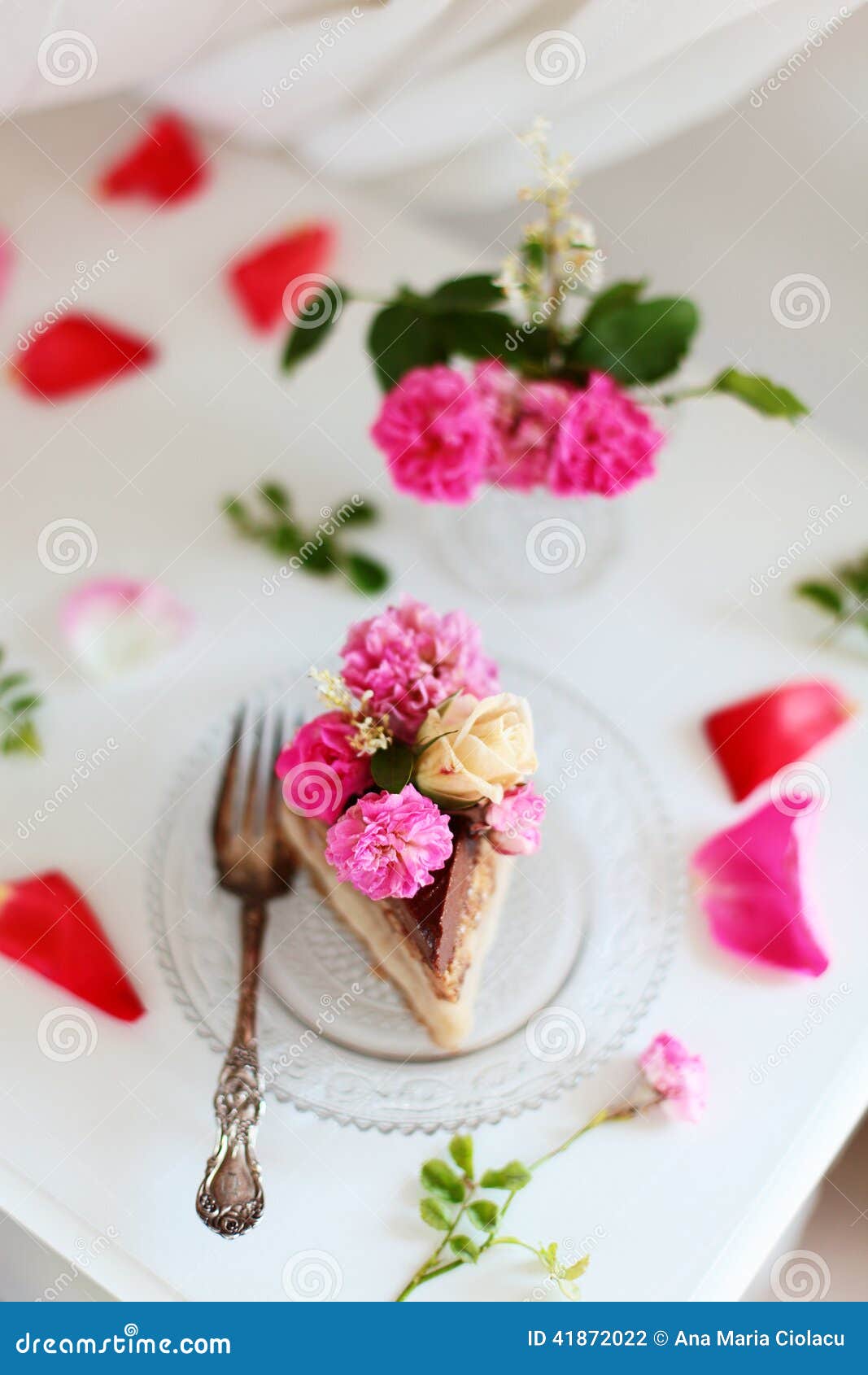 1,917 Fotos de Stock de Bolo De Aniversário Cor De Rosa Com Uma Princesa -  Fotos de Stock Gratuitas e Sem Fidelização a partir da Dreamstime