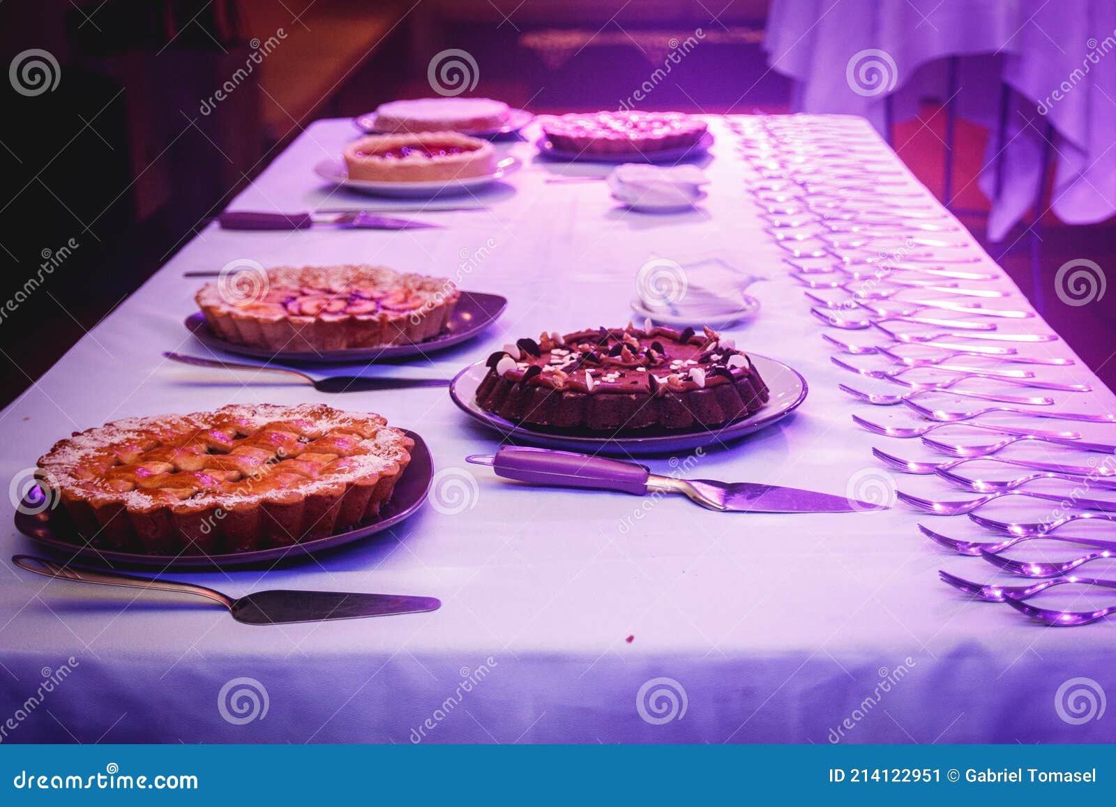 Bolo De Festa Bolo De Aniversário De 15 Anos Quinze Anos Foto de Stock -  Imagem de sobremesa, brasil: 208912852