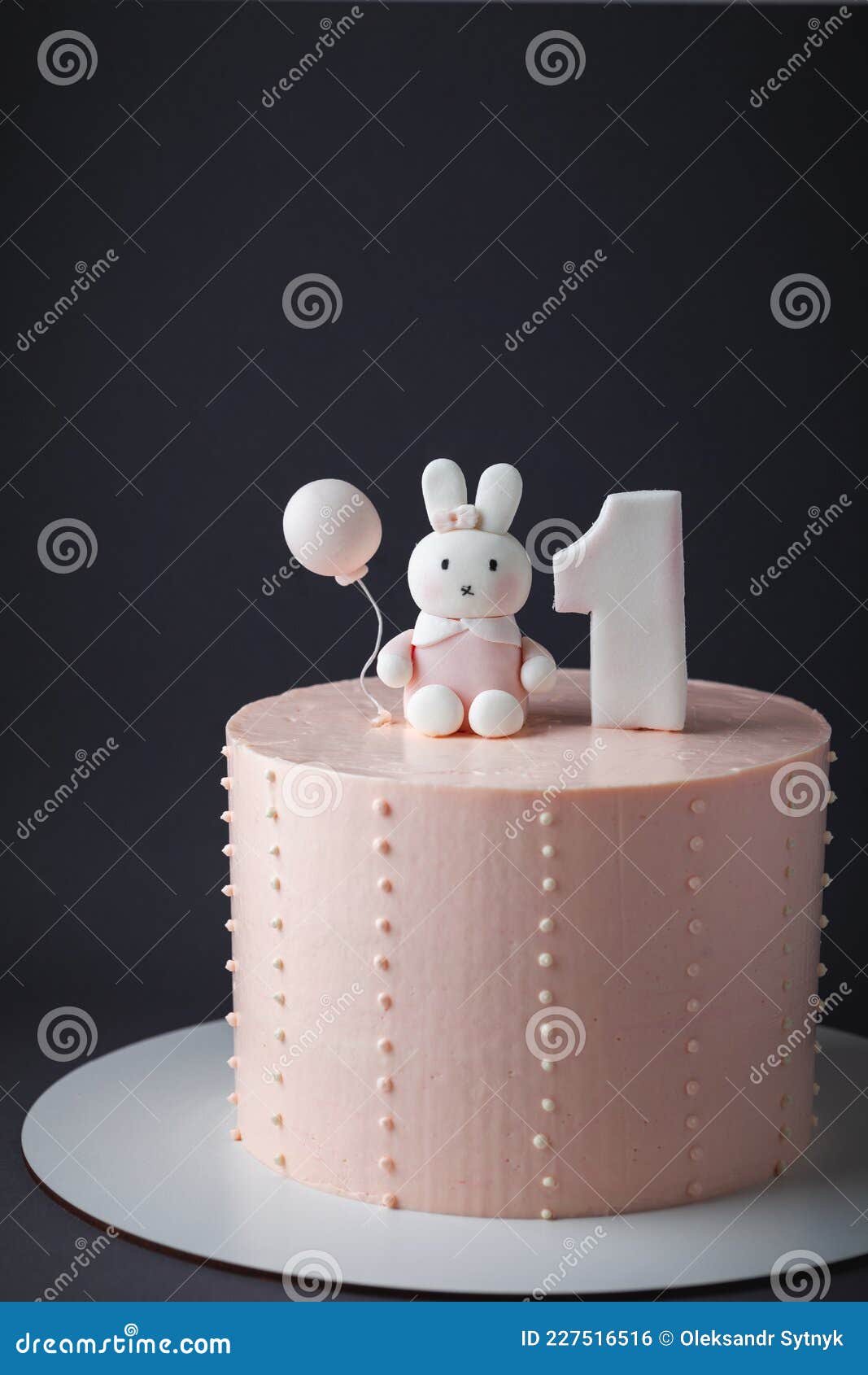 é Uma Menina! Bolo De Aniversário Imagem de Stock - Imagem de creme,  detalhes: 251453181