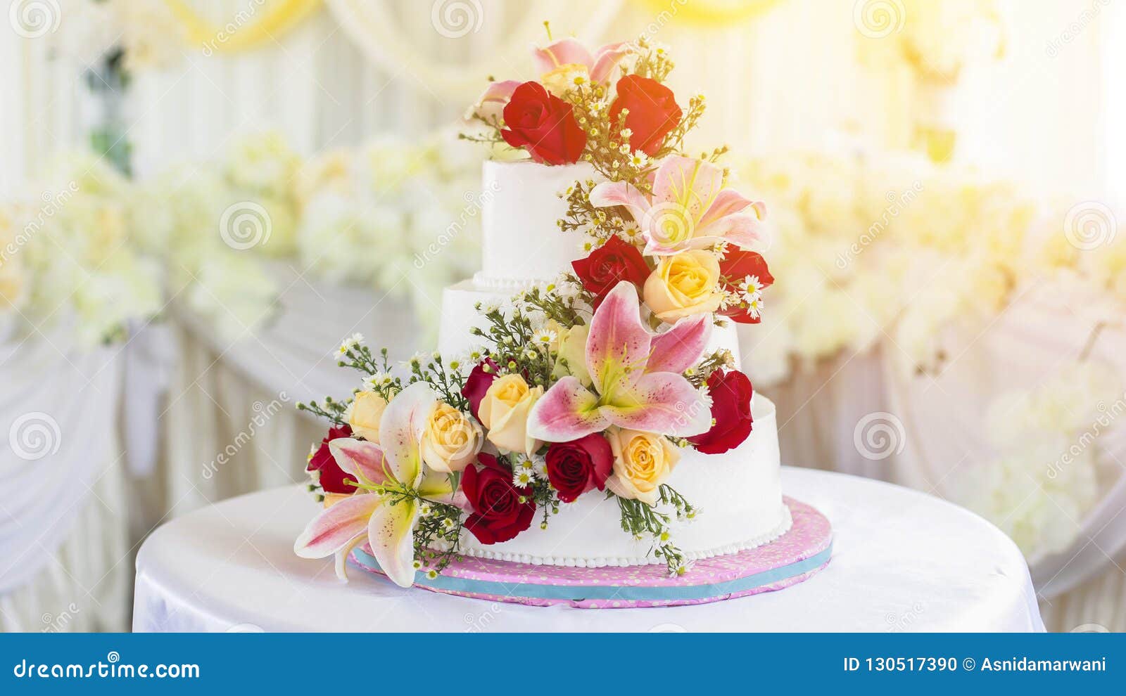 Vetores de Jogo Da Aguarela Do Bolo De Casamento Com Rosas Vermelhas  Coleção Desenhada Mão Da Padaria Isolada No Fundo Branco e mais imagens de  Amor - iStock