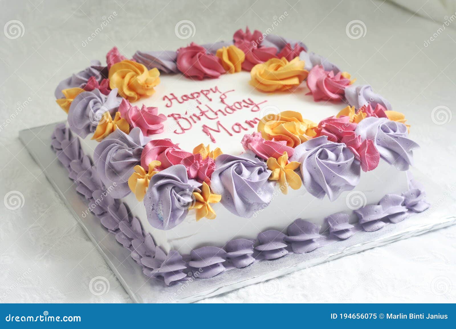 Conceito De Beleza Bolo De Chocolate Quadrado Com Tecido De Pele Foto de  Stock - Imagem de pele, bolo: 144827276