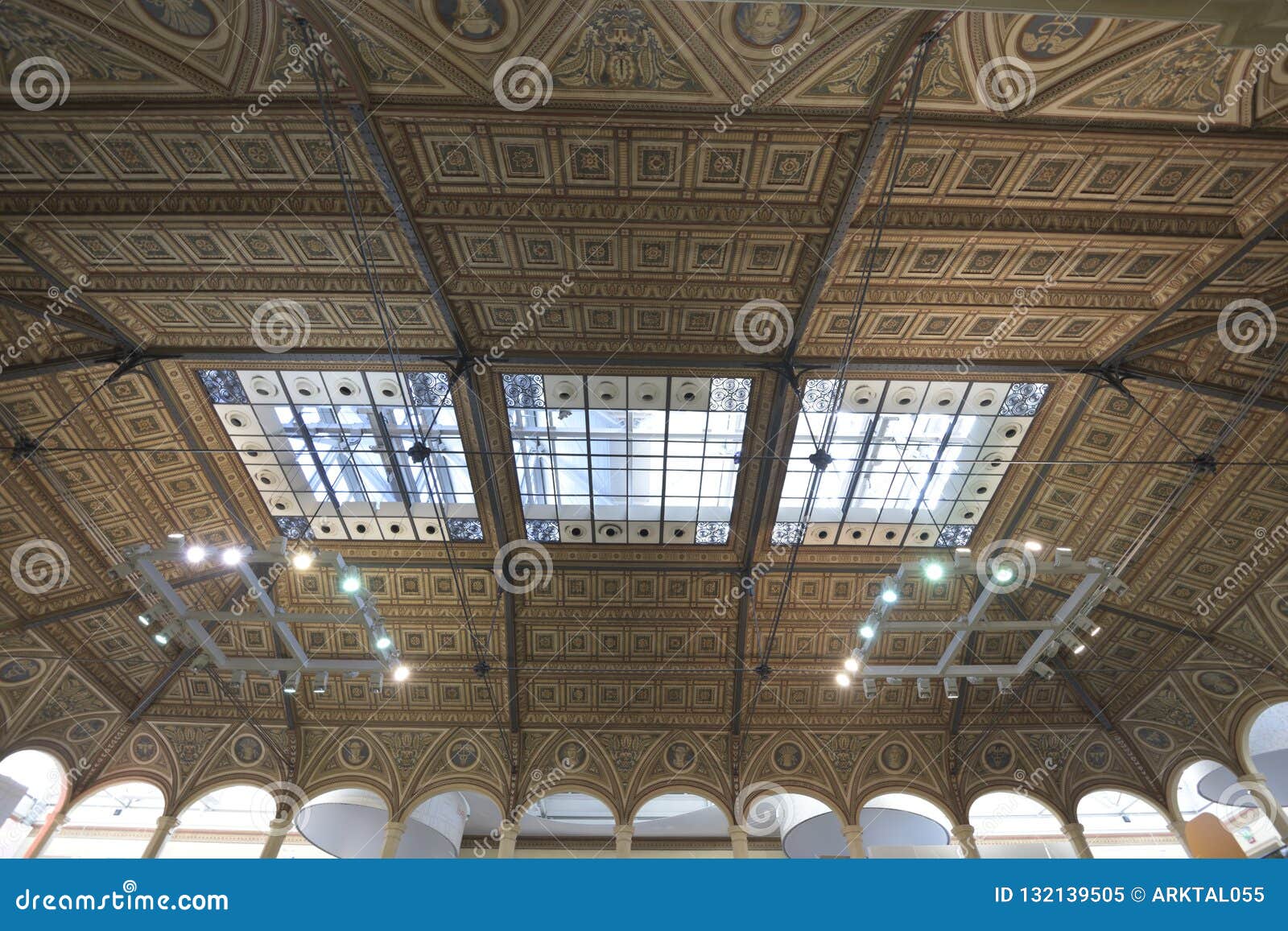 bologna, emilia romagna, bilblioteca sala borsa main public library in d`accursio palace