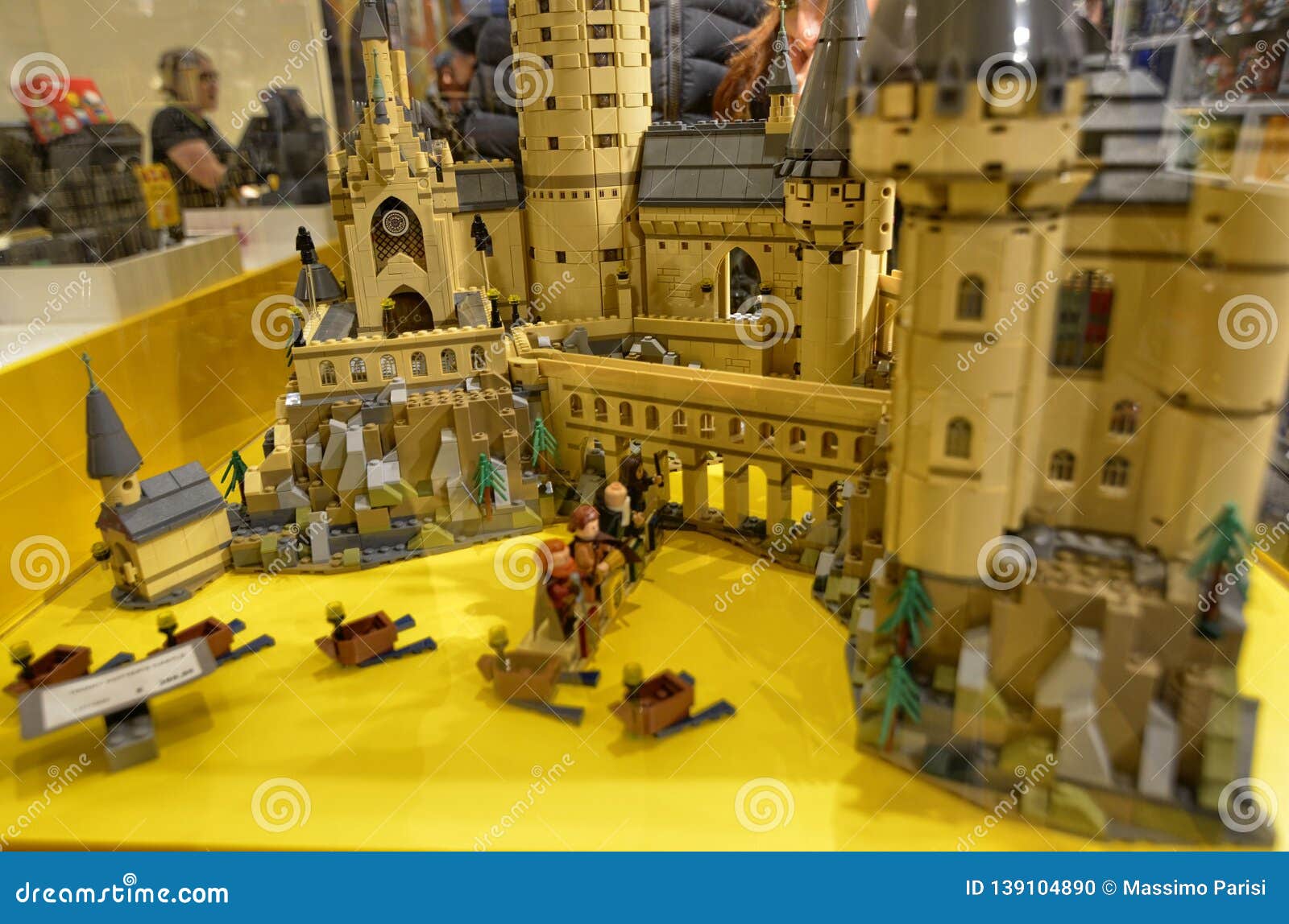 Hogwarts School of Witchcraft and Sorcery Editorial Image - Image of  castle, close: 139104890