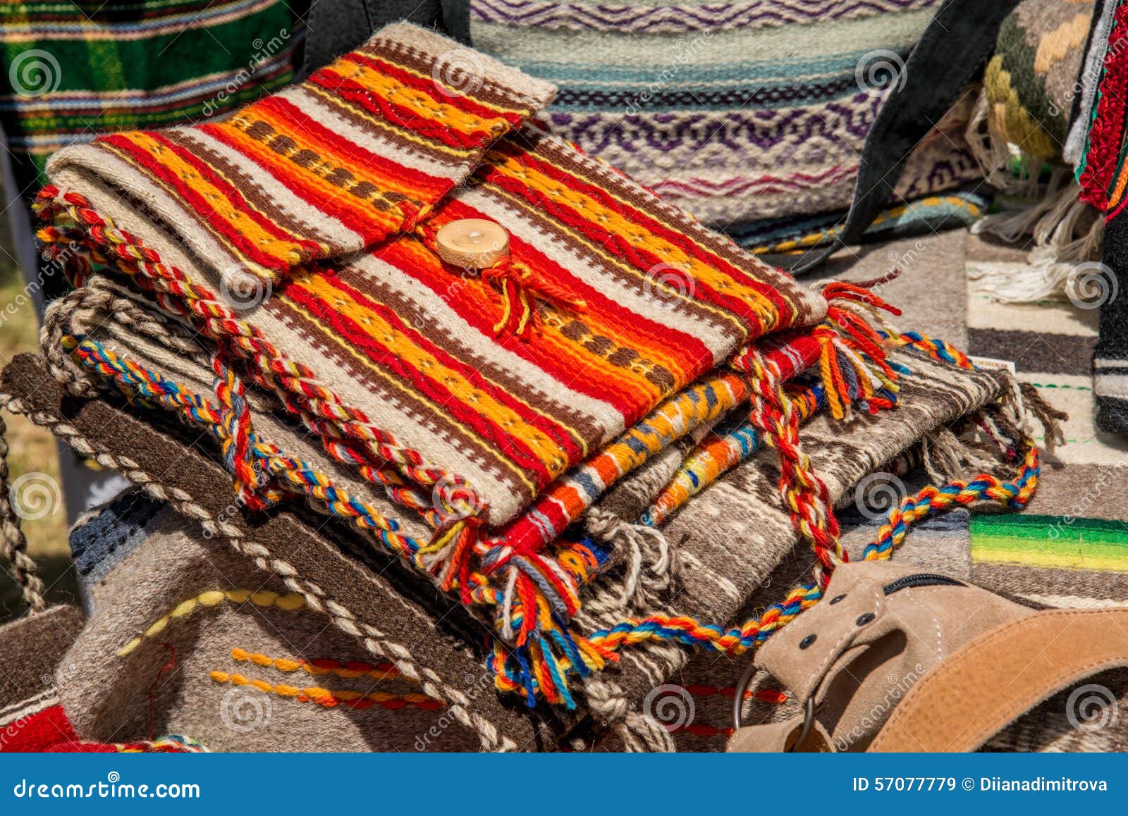 Bolsos Hechos a Mano De Lanas de archivo - de modelo, cultura: 57077779