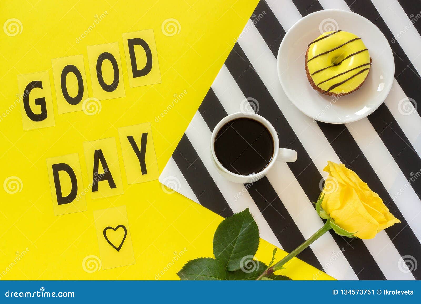 Bom Dia, Café, Filhós, Rosa Amarela No Guardanapo Preto E Branco à Moda No Fundo Amarelo Estilo Mínimo Bom Dia Do Conceito Liso Imagem de Stock - Imagem de placa, rosquinha: 134573761 Bom Dia, Café, Filhós, Rosa Amarela No Guardanapo Preto E Branco à Moda No Fundo Amarelo Estilo Mínimo Bom Dia Do Conceito Liso Imagem de Stock - Imagem de placa, rosquinha: 134573761