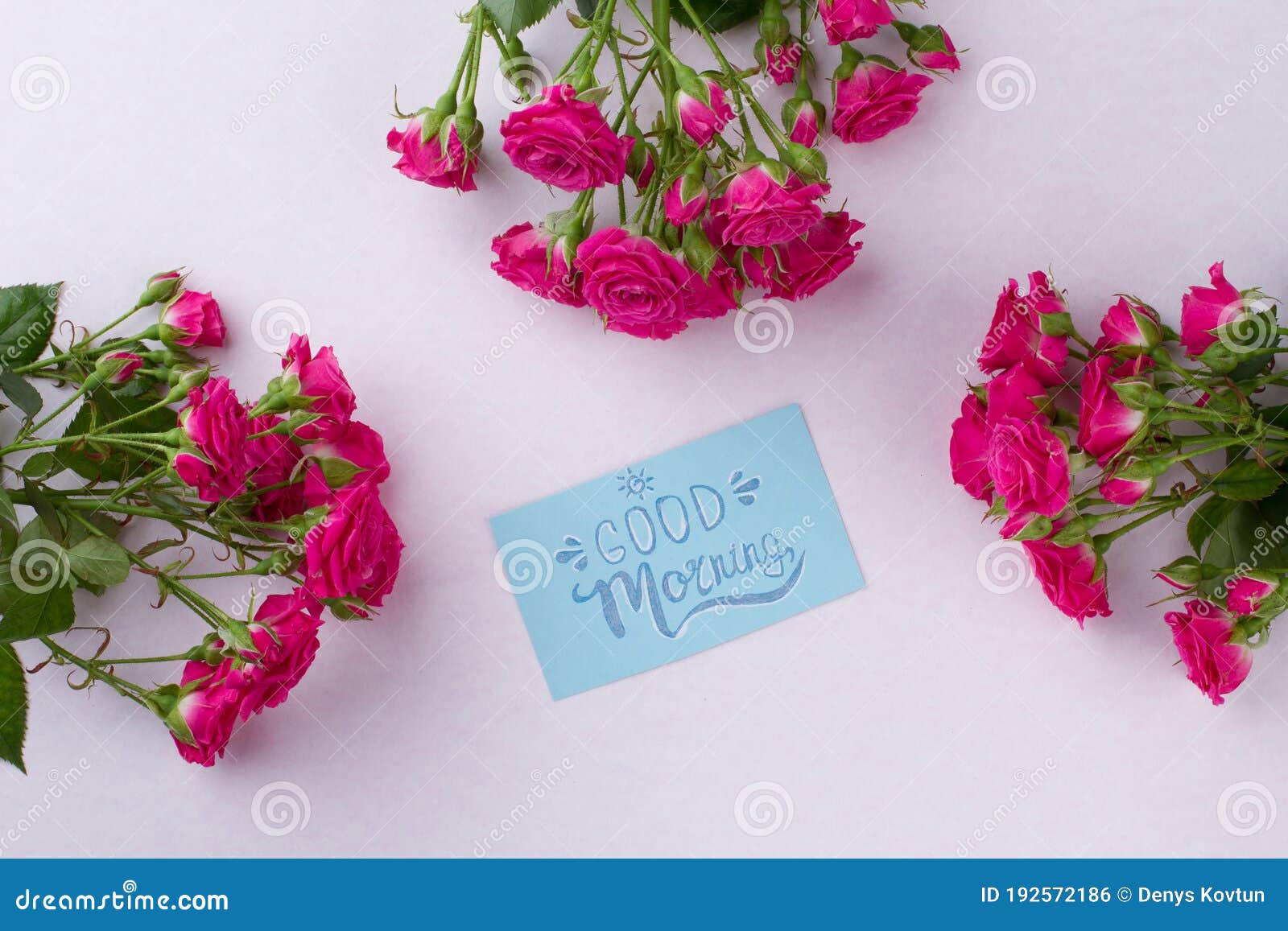 Bom Dia De Desejo Com Buquetes De Flores. Foto de Stock - Imagem de  arranjo, oferta: 192572186