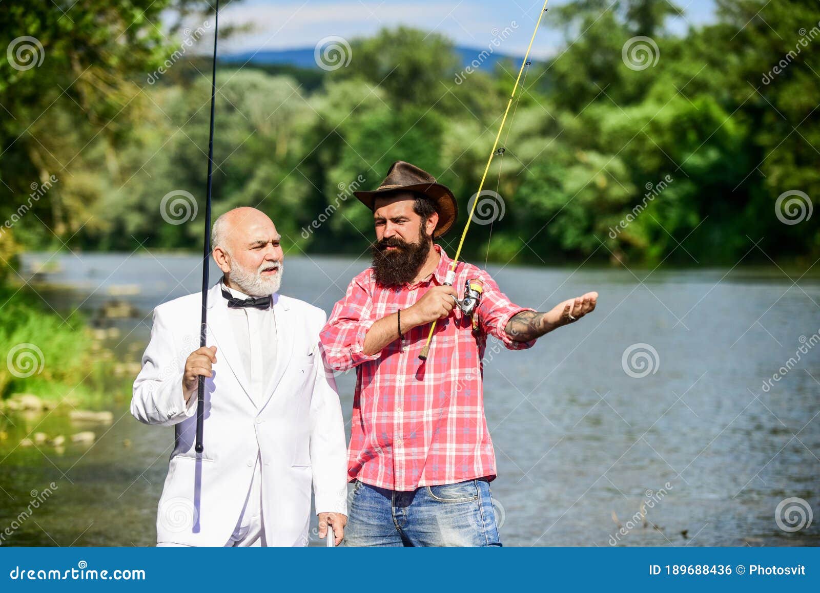 Bom Dia Para a Pesca. Hobby Do Empresário. Pesca De Reforma. Pescadores  Felizes Na água. Amigos Homens Com Barra De Pesca Foto de Stock - Imagem de  acampar, aposentado: 189688436