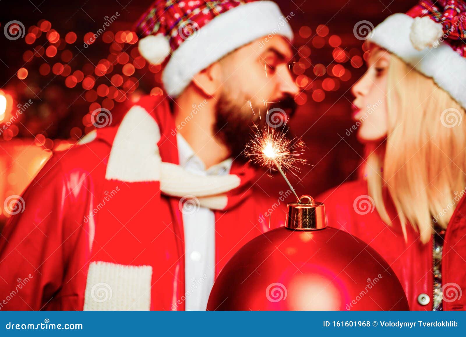 Bombe De Noël Boom Créatif Après Les Achats De Noël Couple Sexy