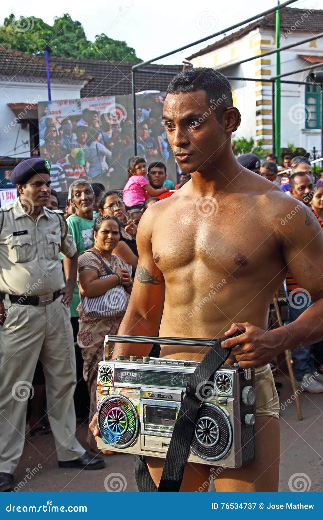 Man with chiseled chest and abs Stock Photo by ©nelka7812 50074733