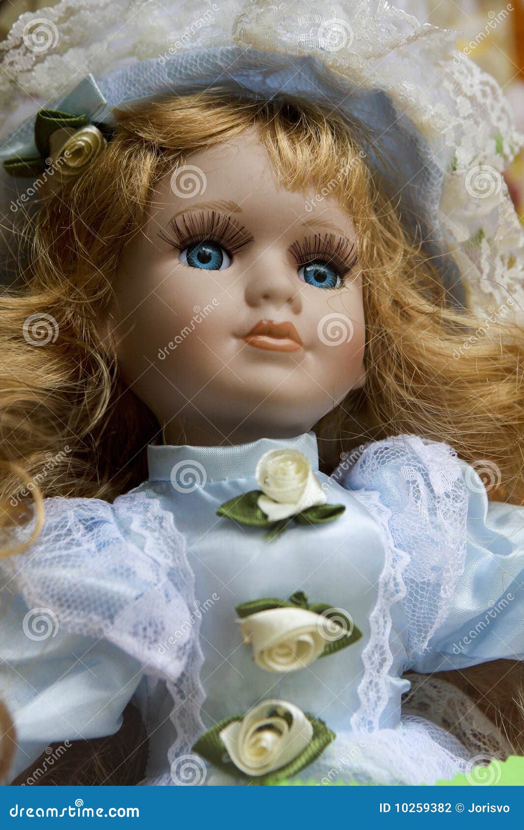 O museu do casal e da boneca misteriosa, image size:1067x1690