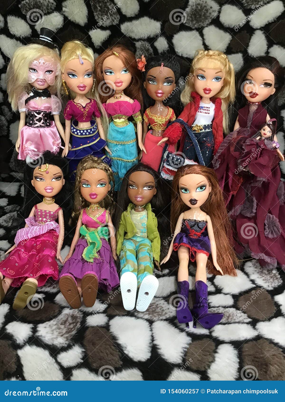 Jogos de Bonecas Bratz Na Escola no Meninas Jogos