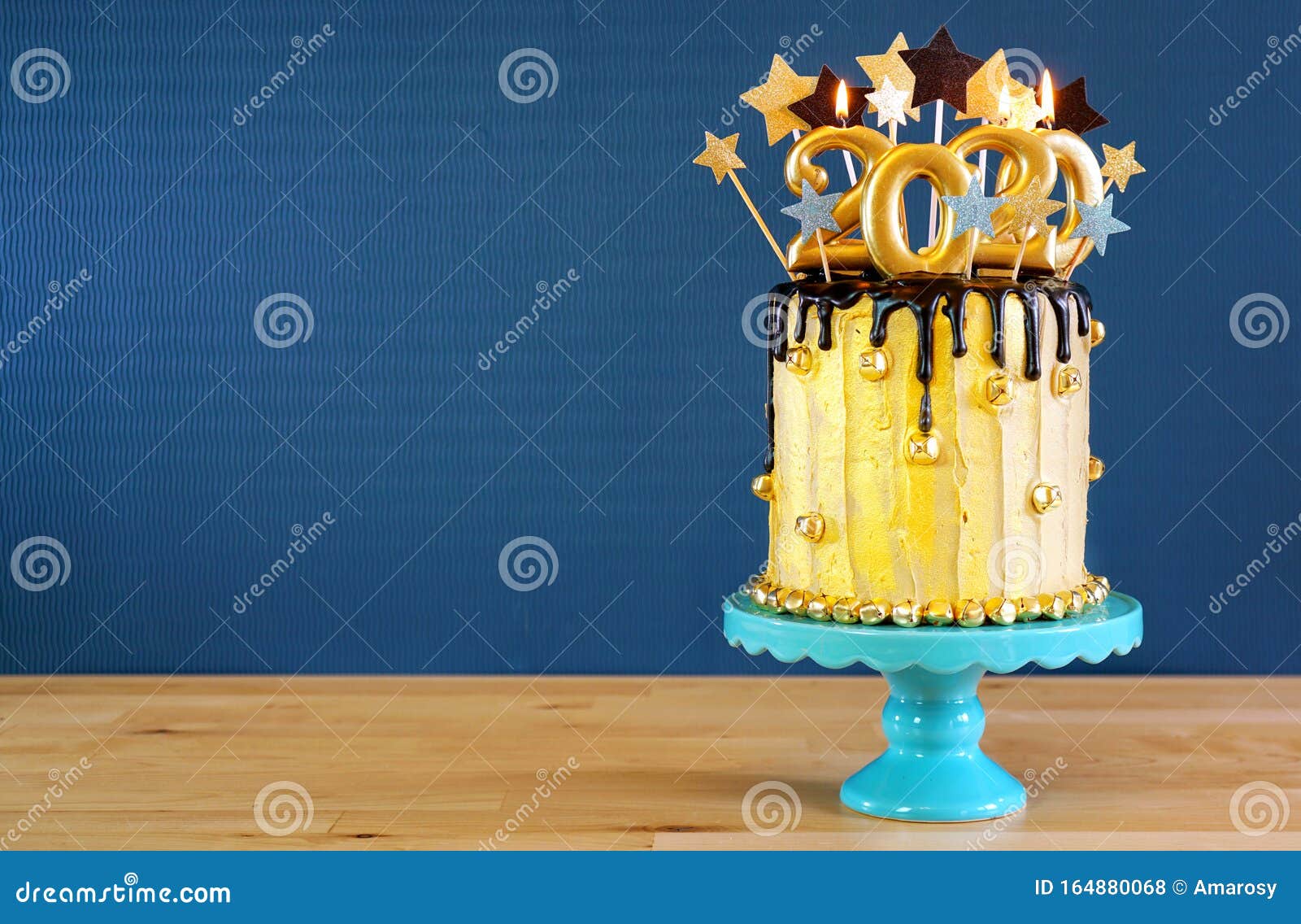 Bonne Annee Gateau Au Goutte A Goutte Noir Et Or Photo Stock Image Du Delicieux Elegant