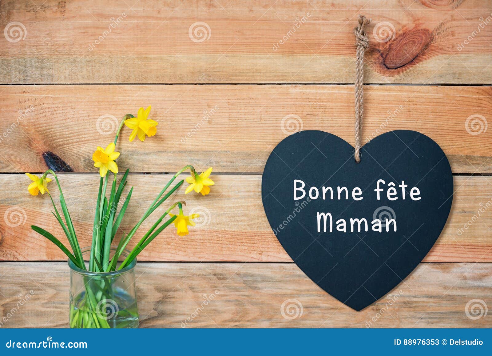bonne fete maman, french mothers day card, wood planks with daffodils and a blackboard in  of a heart
